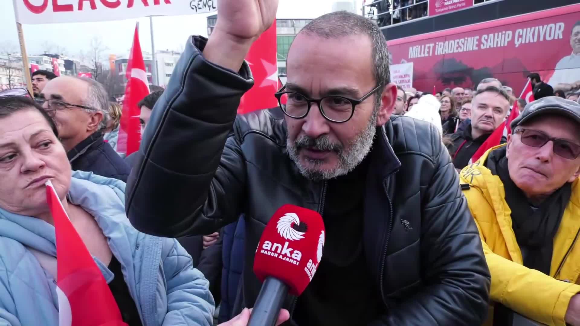 CHP'nin "Millet İradesine Sahip Çıkıyor" mitingi... Mitinge Trabzon'dan katılan 92 yaşındaki Nermin Eyüpoğlu, Ekrem İmamoğlu'na yazdığı şiiri okudu