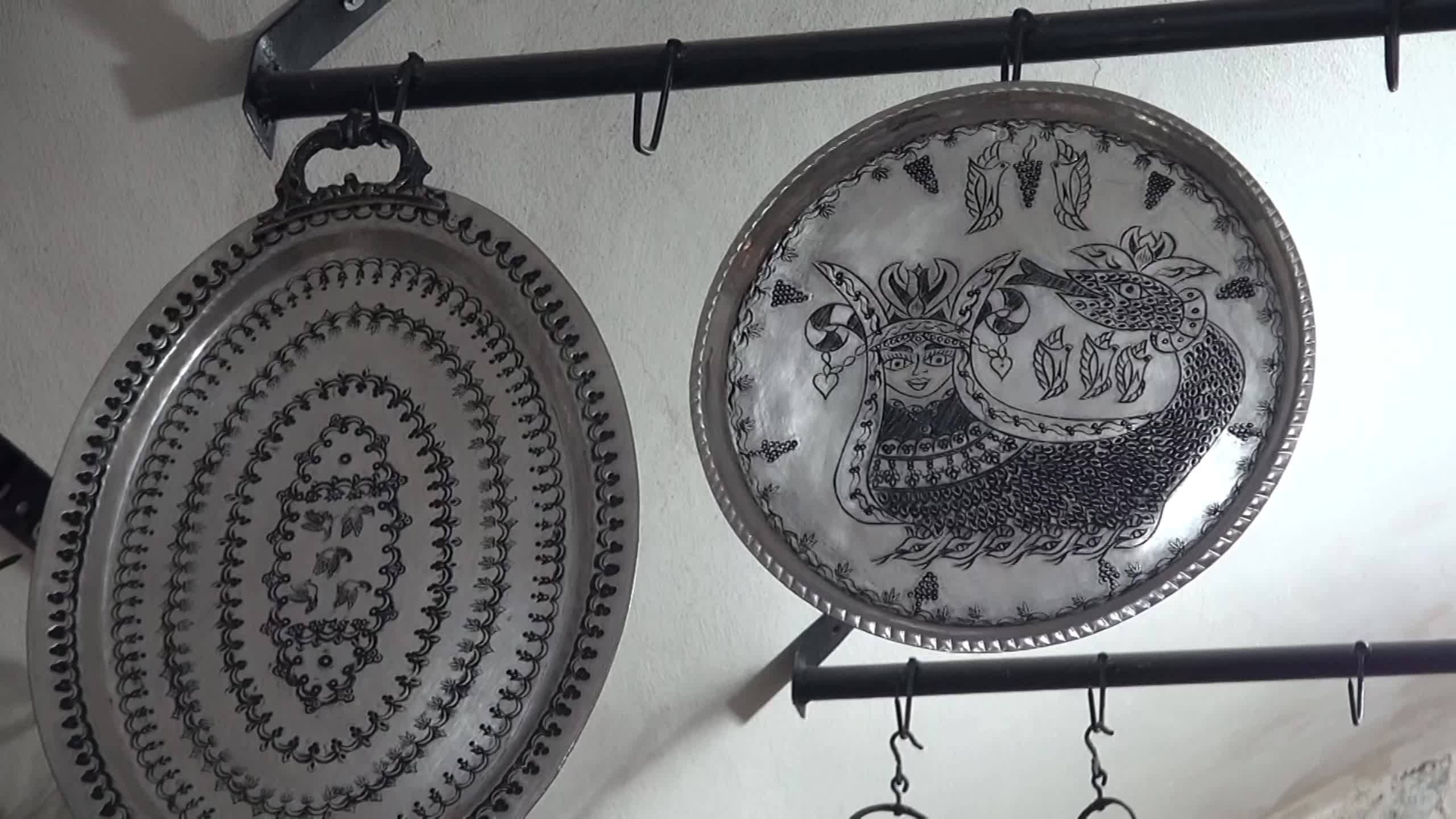 Mardin'in son bakır ustaları, el emeği üretimi yaşatmaya çalışıyor