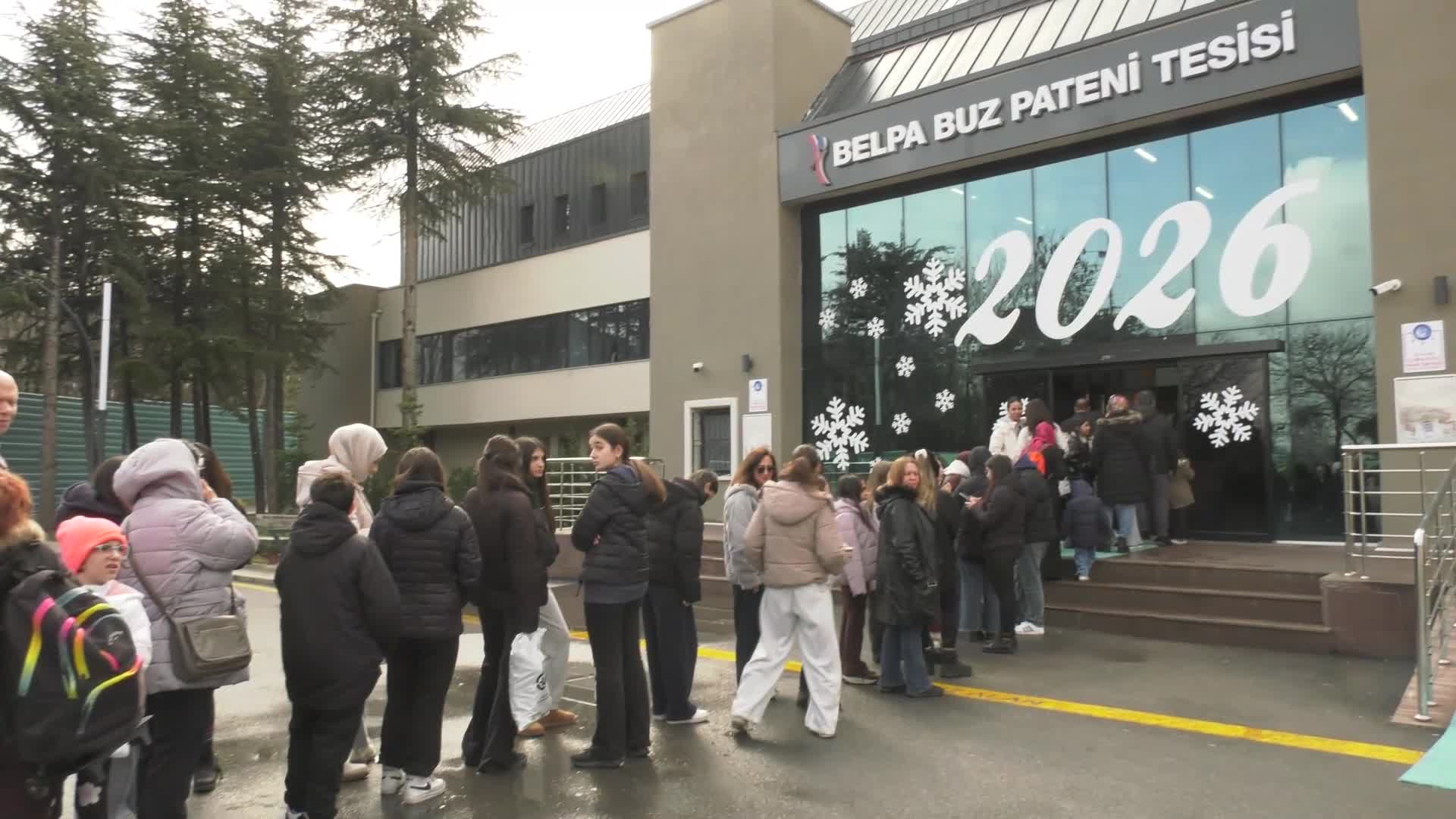 Başkent'te yarıyıl tatilinin uğrak noktası BelPA Buz Pateni Tesisi oldu