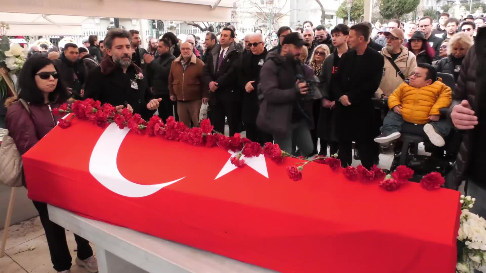 Sanatçı Haldun Dormen’e veda... Dormen, alkışlarla son yolculuğuna uğurlandı