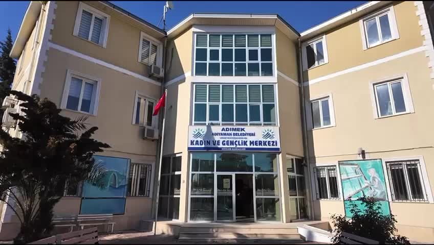 Adıyamanlı kadınlar, ADIMEK’te okuma yazma öğreniyor