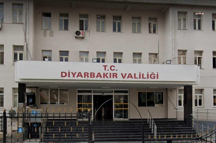 Diyarbakır Valiliği: İl Emniyet Müdürlüğü ana hizmet binasının vatandaş girişinin bulunduğu yola el yapımı patlayıcı atıldı