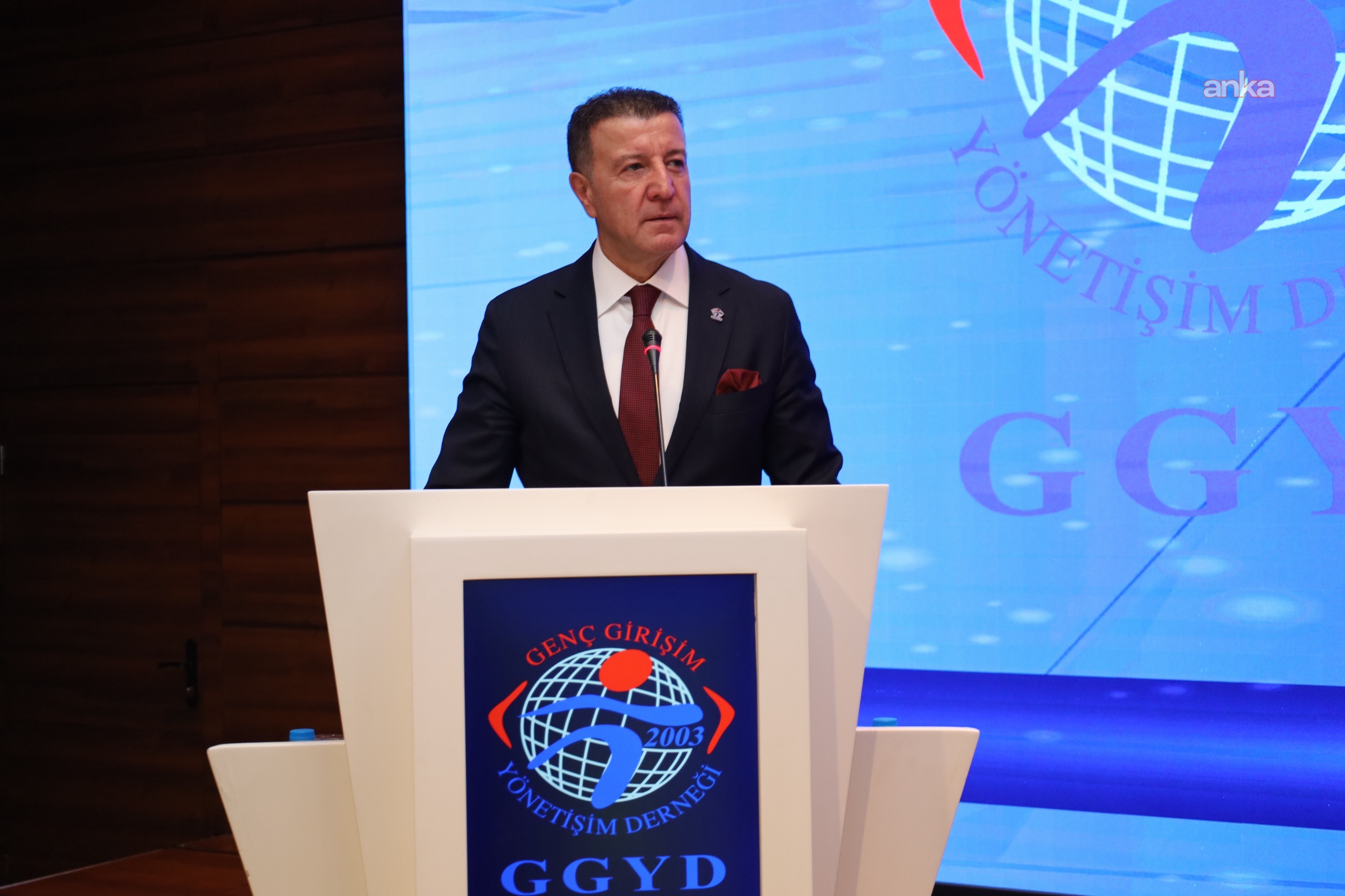 Genç Girişim ve Yönetişim Derneği Genel Başkanı Nezih Alloğlu, yeniden başkan seçildi