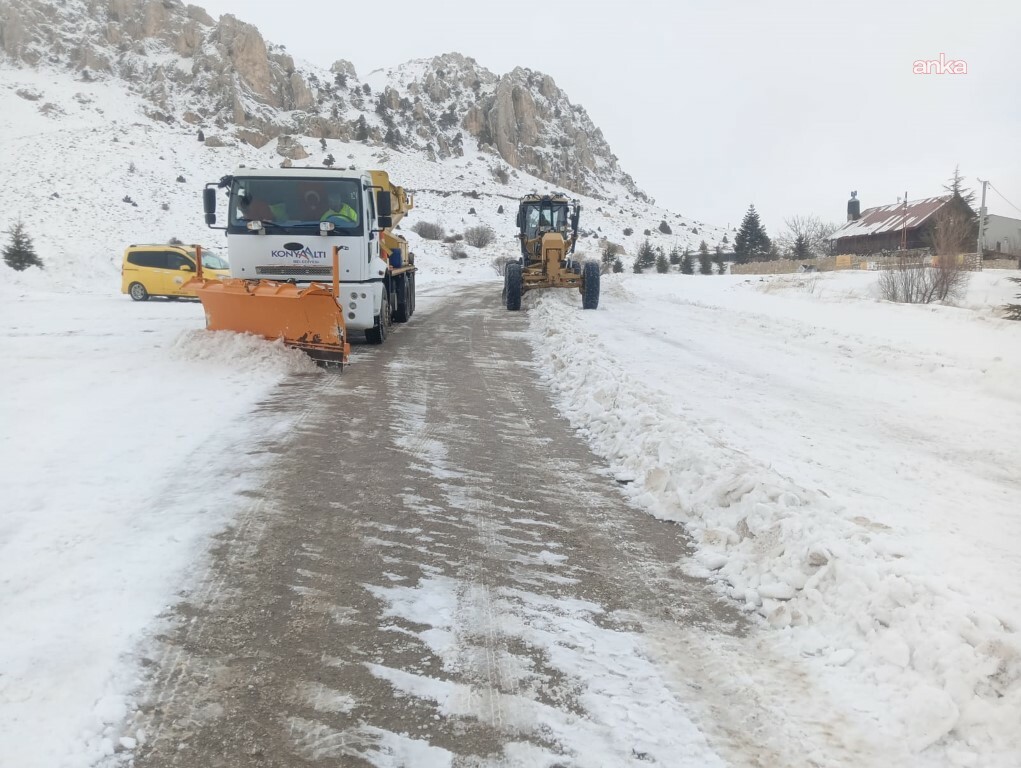 Konyaaltı Belediyesi ekipleri, olumsuz hava koşullarına karşı teyakkuzda