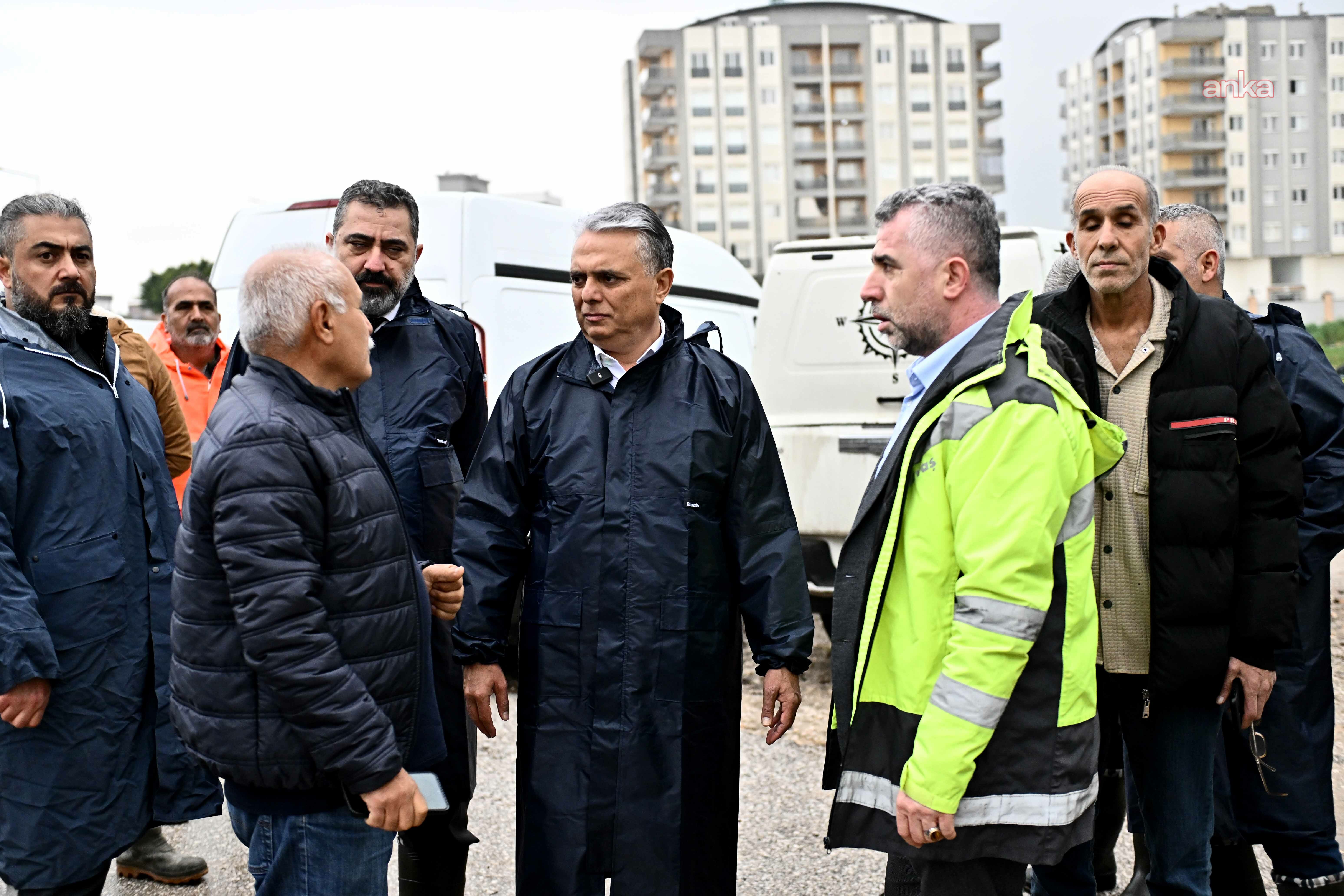 Muratpaşa Belediye Başkanı Uysal'dan selden zarar gören mahalle sakinlerine ziyaret