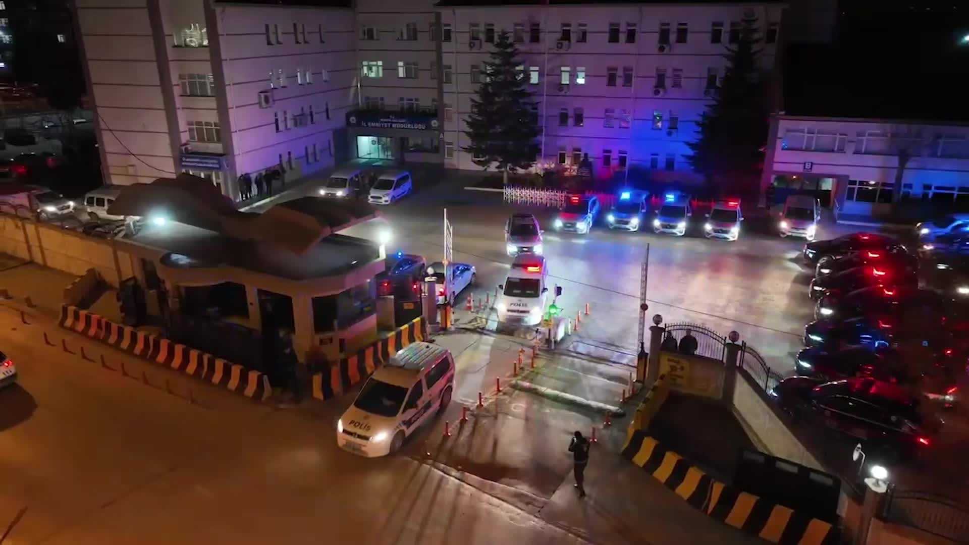 Konya'da bir araçta 100 ruhsatsız tabanca bulundu