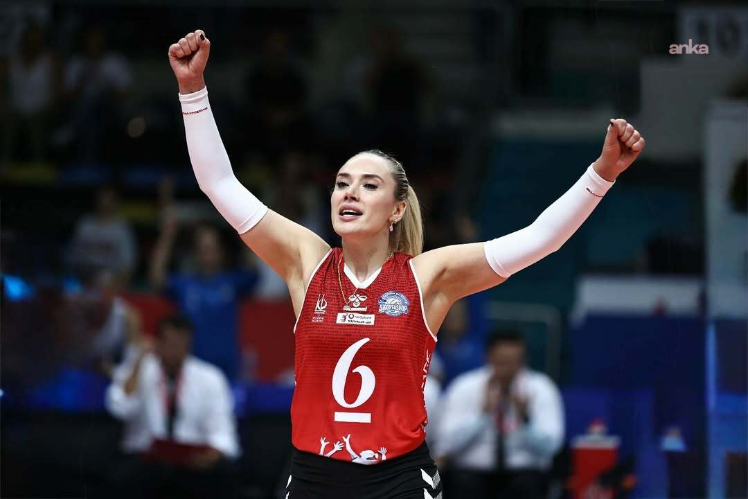 Voleybolcu Derya Çayırgan iddialara cevap verdi: "Bu iddiaları ortaya atanlar hakkında suç duyurusunda bulunuldu"