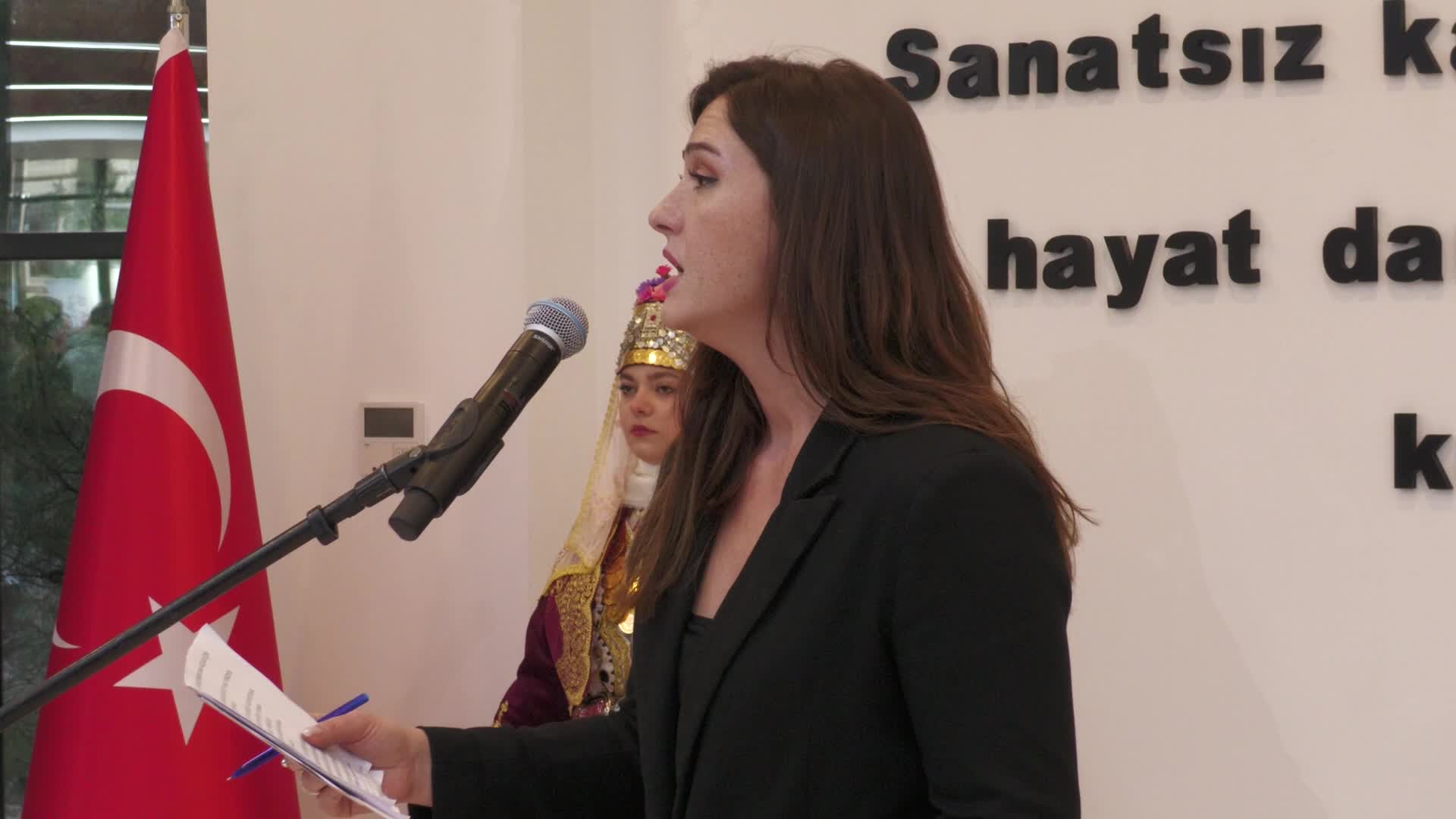 Manisa'da "Sarışın Bir Kurt: Mustafa Kemal Atatürk" adlı sergi açıldı