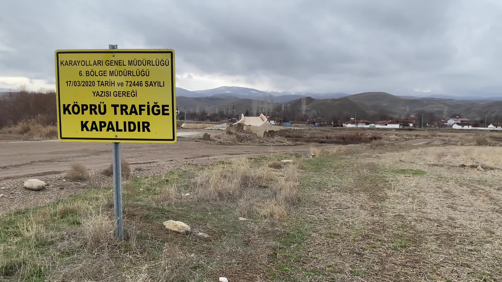 Yozgat’taki tarihi Tuzla Köprüsü zarar görmemesi amacıyla ulaşıma kapatıldı