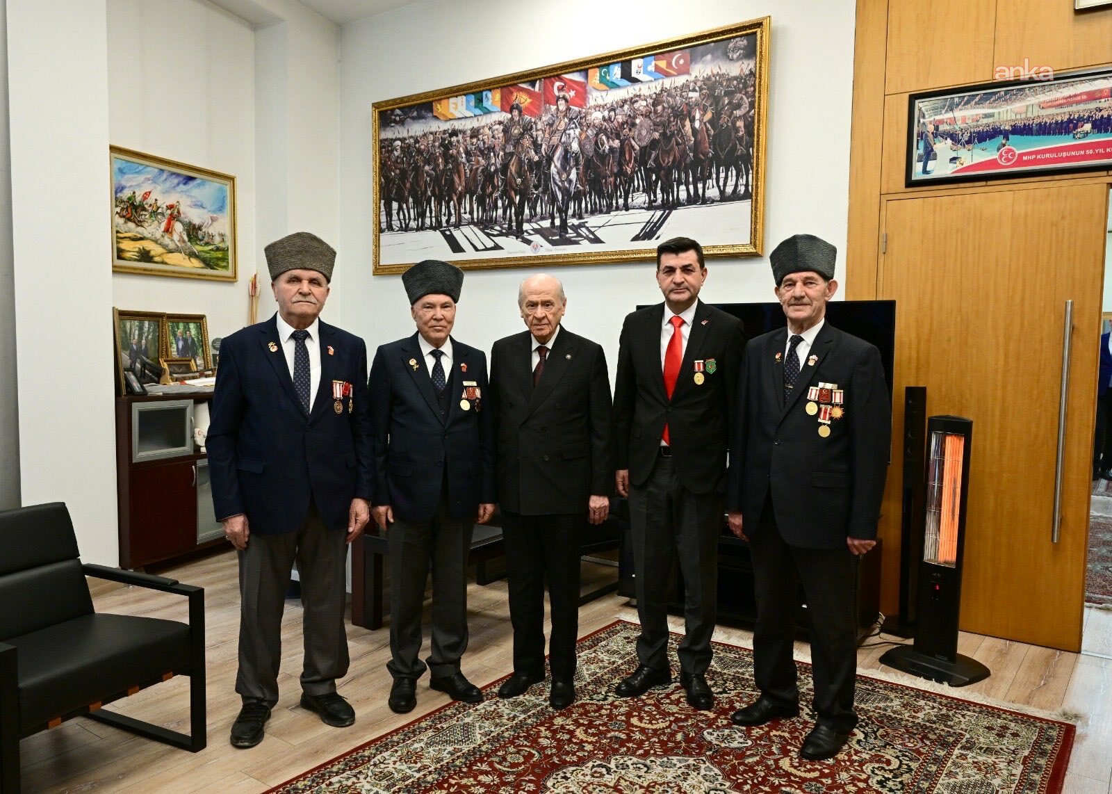 Bahçeli, Türkiye Harp Malulü Gaziler, Şehit Dul ve Yetimleri Derneği Genel Başkanı Mustafa Işık'ı kabul etti
