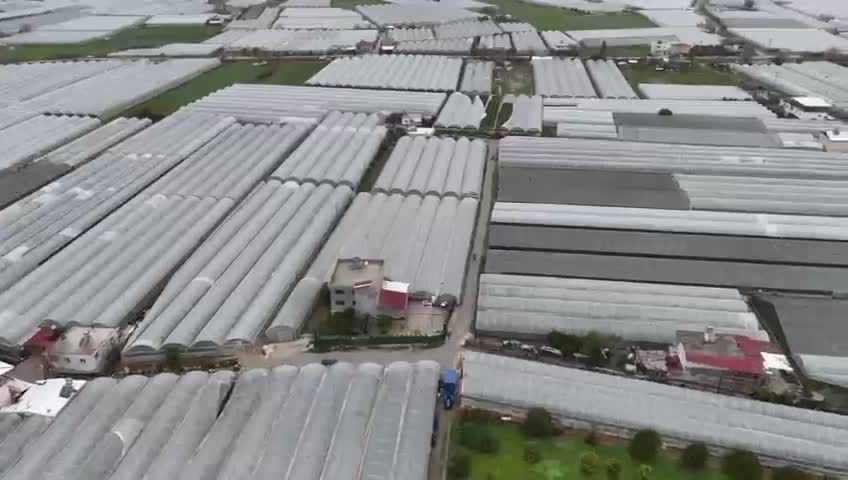 Seydikemer’de hortum, fırtına ve dolu seraları vurdu