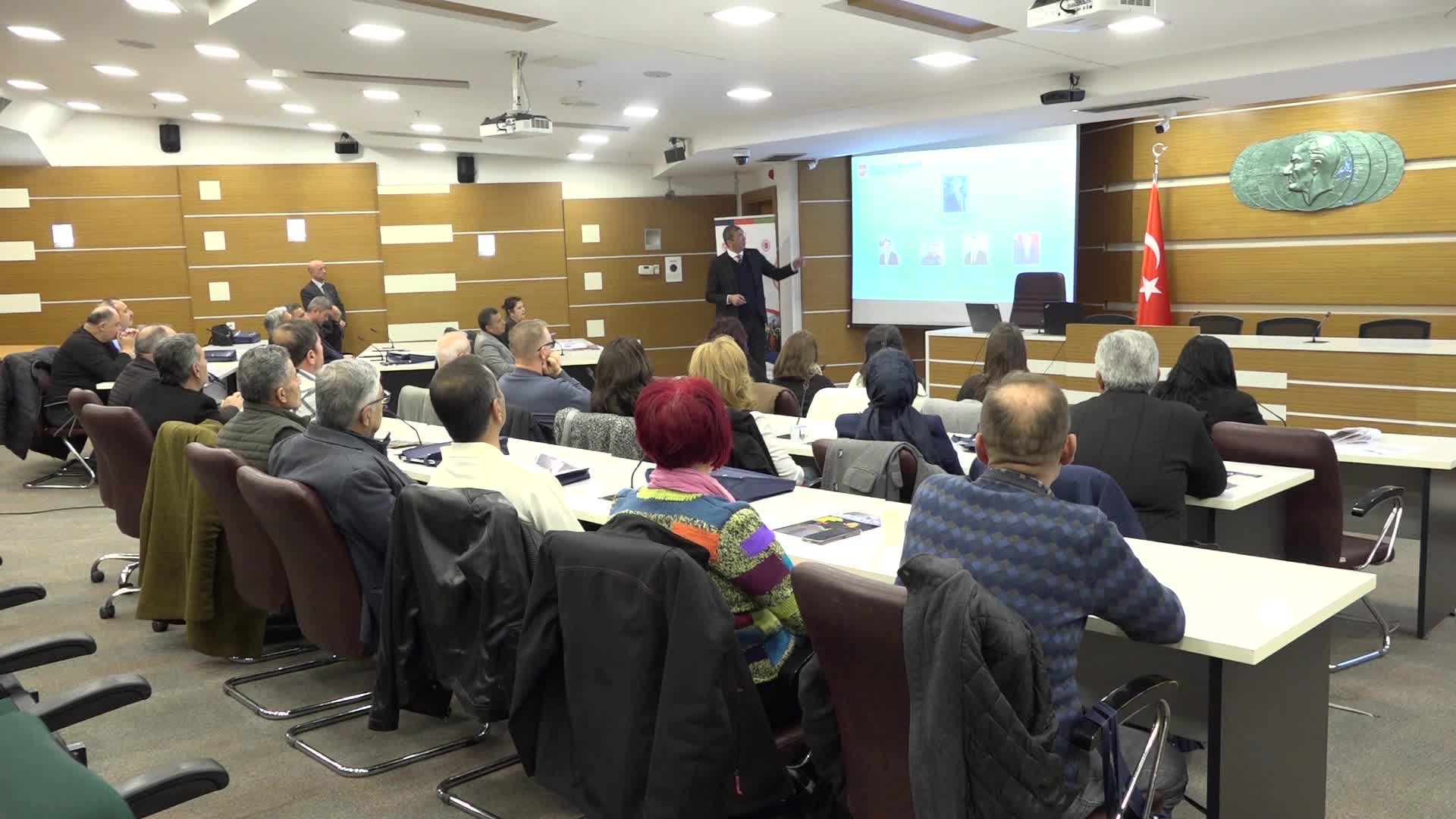 Bornova’da muhtarlara akademik destek devam ediyor