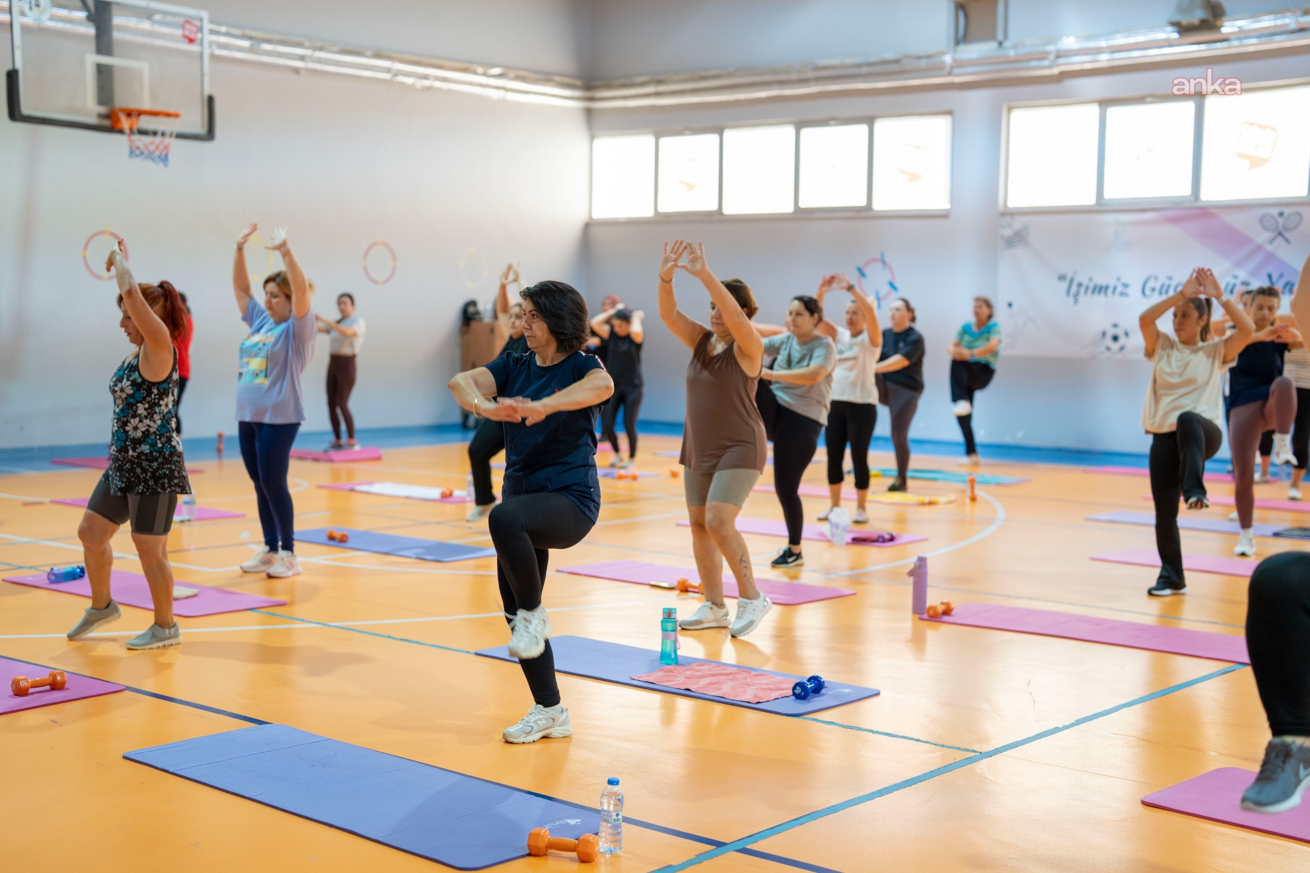 Milas Belediyesi, sağlıklı yaşam için spor eğitimlerini sürdürüyor