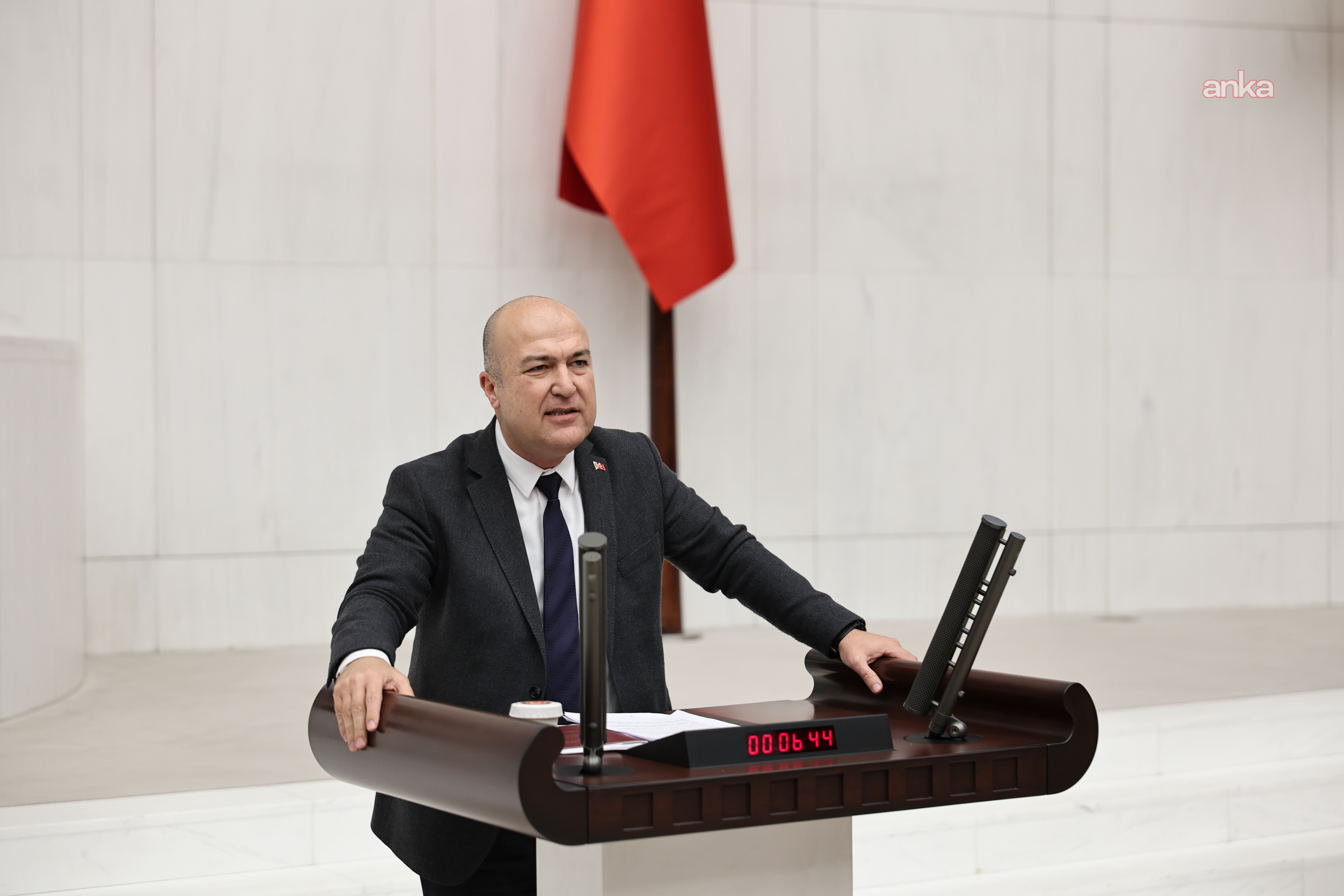 Murat Bakan’dan Ali Yerlikaya’ya: “Narkotik operasyonunda gözaltına alınanların PMYO yerleşkesinden firar olayında toplam kaç şüpheli firar etmiştir”