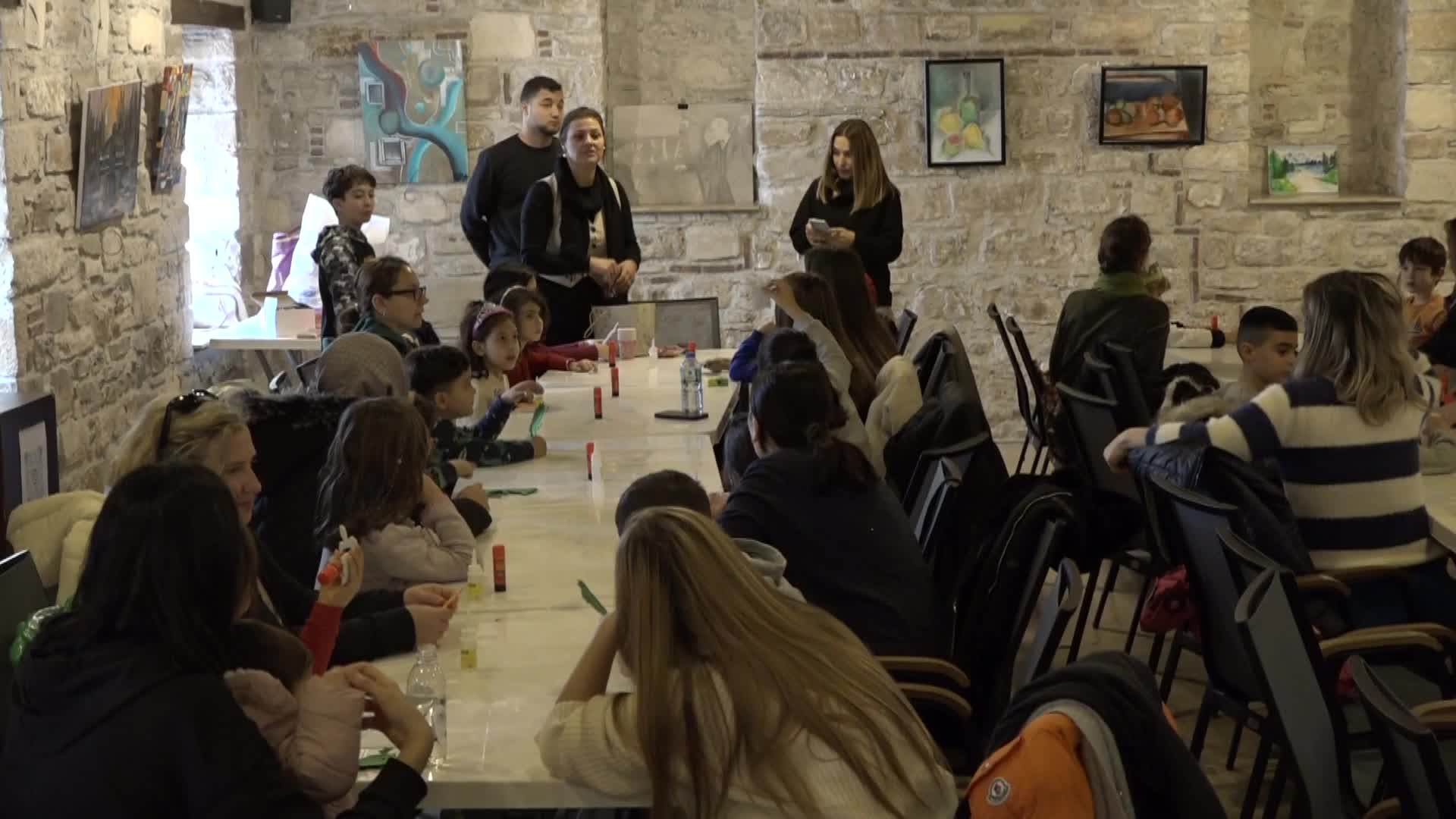 Kuşadası Belediyesi, çocuklar için "Kukla Atölyesi" düzenledi