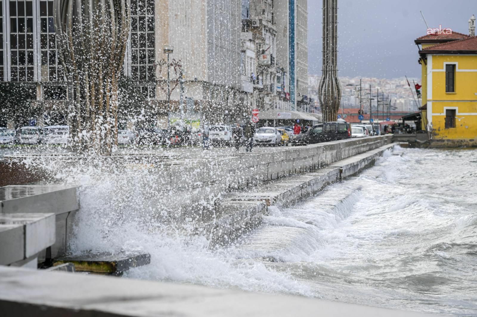 İzmir’e fırtına uyarısı