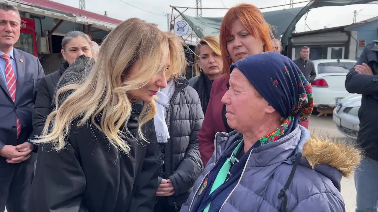 CHP'li Nazlıaka, Hatay’da esnafı ziyaret etti.. Esnaftan Nazlıaka'ya: "Esnaf evine ekmek mi götürsün, borç mu ödesin?"