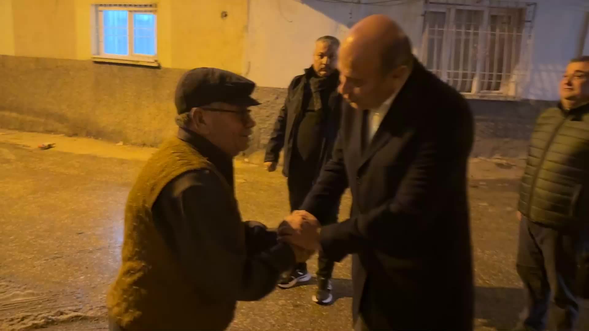 CHP Gaziantep İl Başkanı Açar, Fatma Şahin'e seslendi: Sizler villalarınızda oturup devasa kongre merkezleri projelendirirken, bu çocuklar aç yatıyor