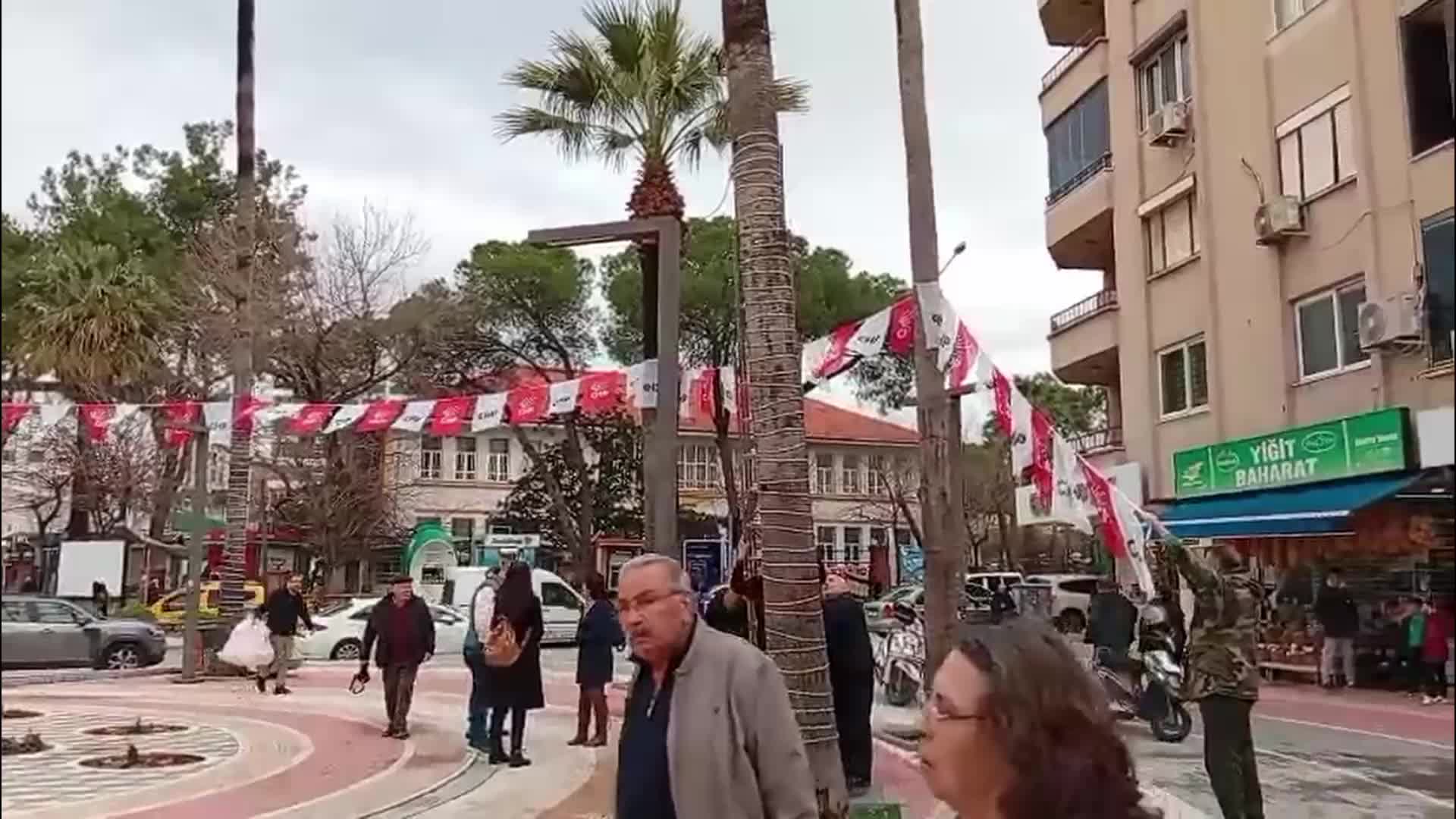 Erdoğan ziyareti sonrası Aydın’da ‘bayrak’ gerilimi sürüyor... AK Parti Nazilli İlçe Başkanı Beyazıt’tan CHP bayrağına ‘bez parçası’ benzetmesi tepki çekti