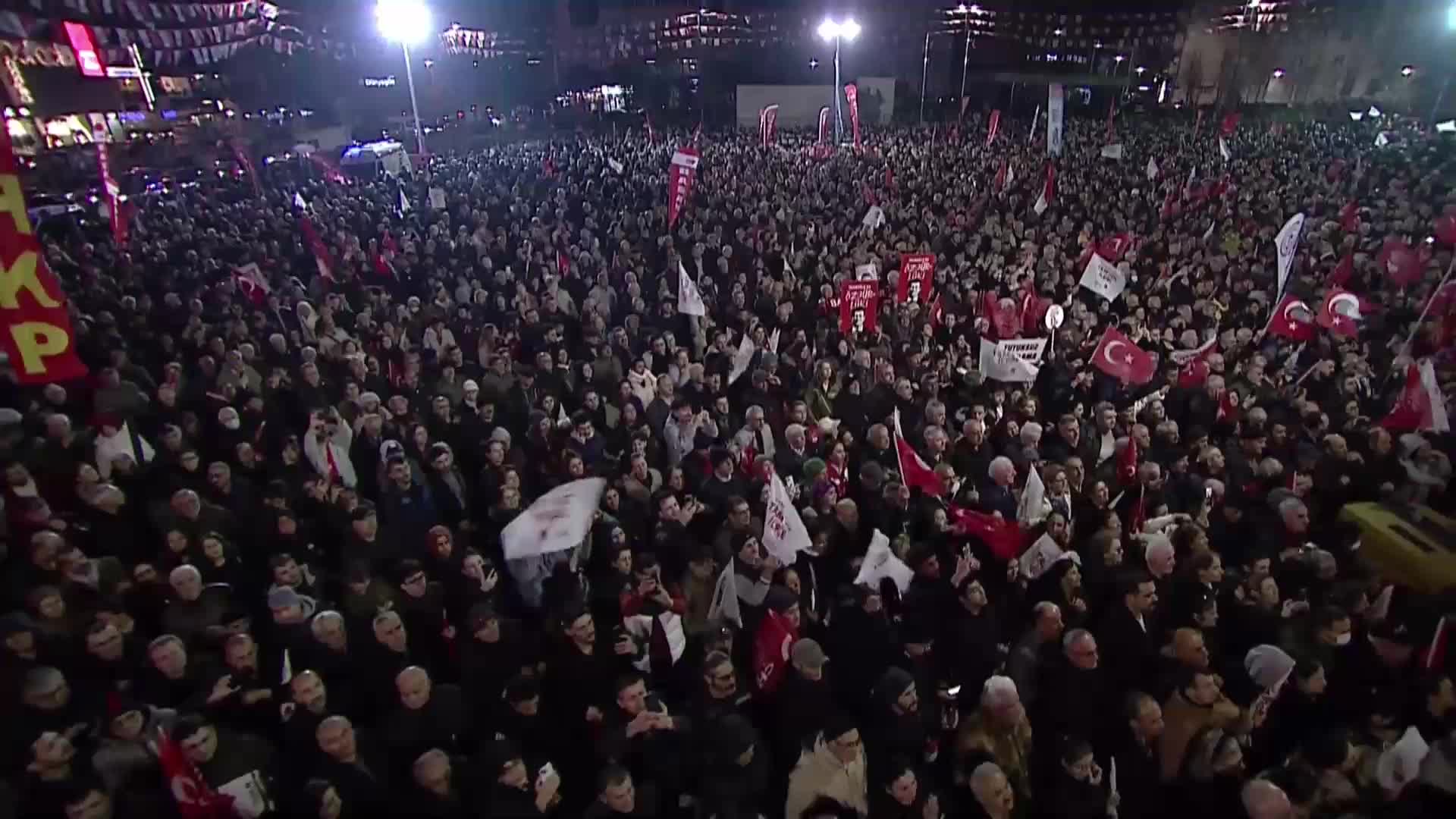 CHP'nin Bağcılar mitingi... Özgür Özel: "Katlanmayacağız, itiraz edeceğiz, isyan edeceğiz"