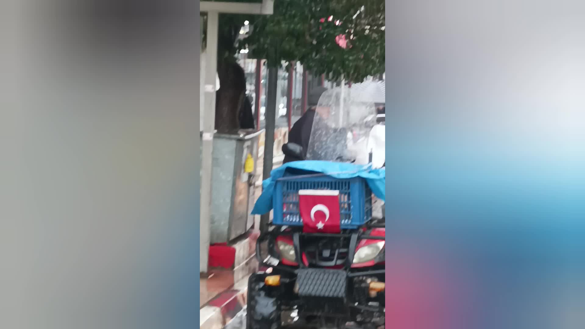 Tek elli atık kağıt işçisi... Aydınlı Ramazan Özen: "Ekmek paramızı çıkarmaya çalışıyorum"