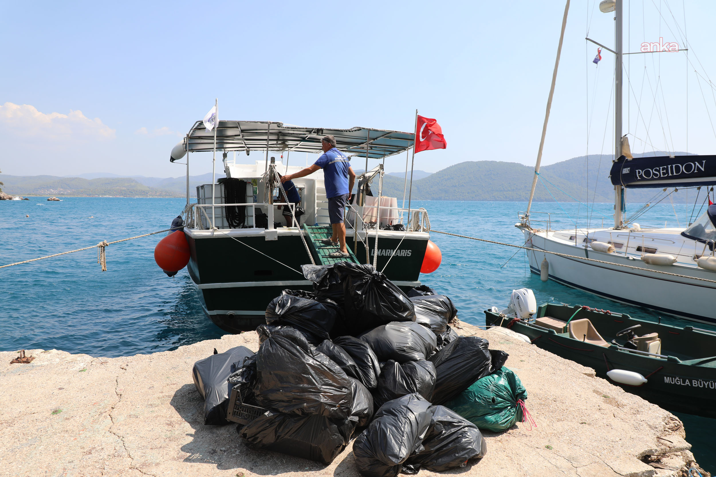 Muğla Büyükşehir Belediyesi'nden Gökova ve Göcek’te kapsamlı kıyı temizliği