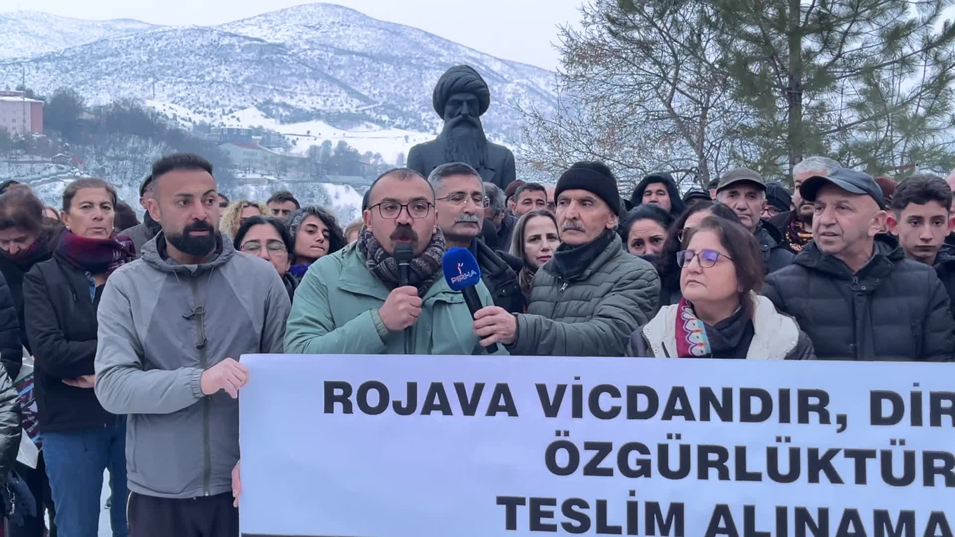 Tunceli’de Suriye için mum yakma eylemi yapıldı