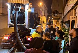 İzmir’de ekipler gece boyunca sahada