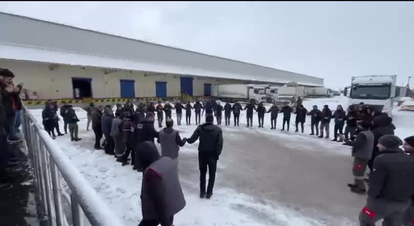 BİM depo ve sevkiyat çalışanları, Van'da iş yavaşlatma eylemi başlattı