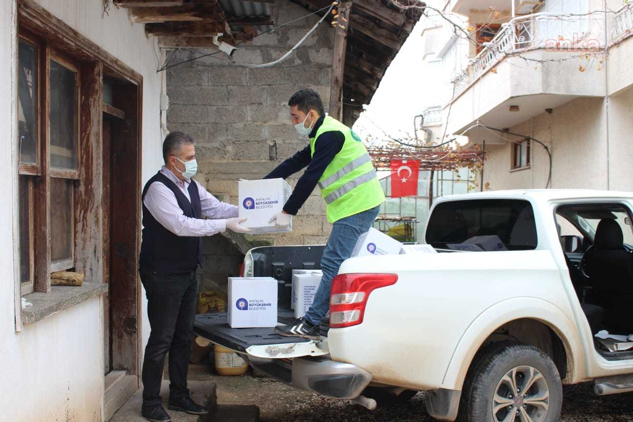 ANTALYA BÜYÜKŞEHİR'DEN KUMLUCA'DA KARANTİNADAKİ MAHALLEYE GIDA YARDIMI
