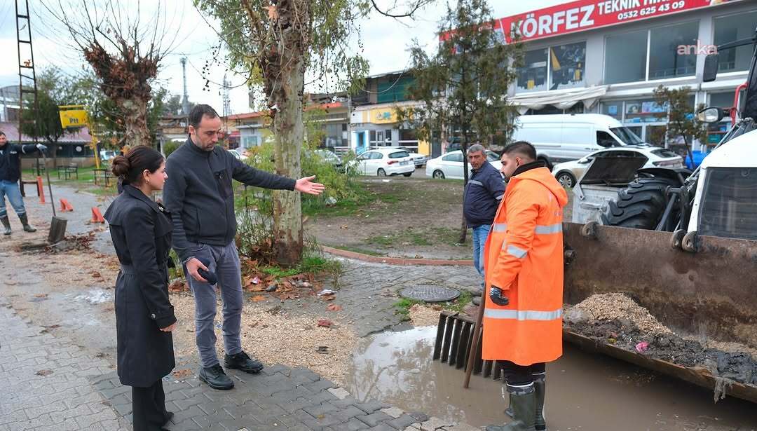Ceyhan Belediyesi ekipleri yoğun yağışın beraberinde getirdiği olumsuzluklara karşı teyakkuzda