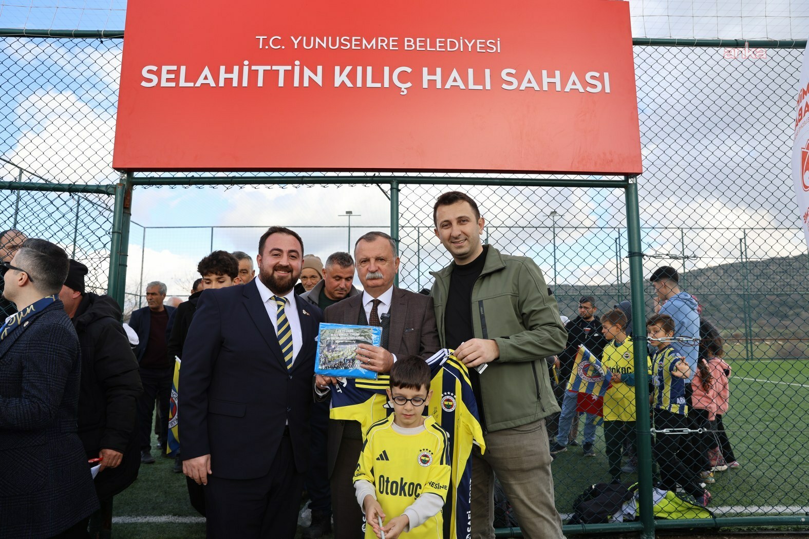 Sosyal medyada başlayan diyalog, Yunusemre Seyitli'de buluşmaya dönüştü