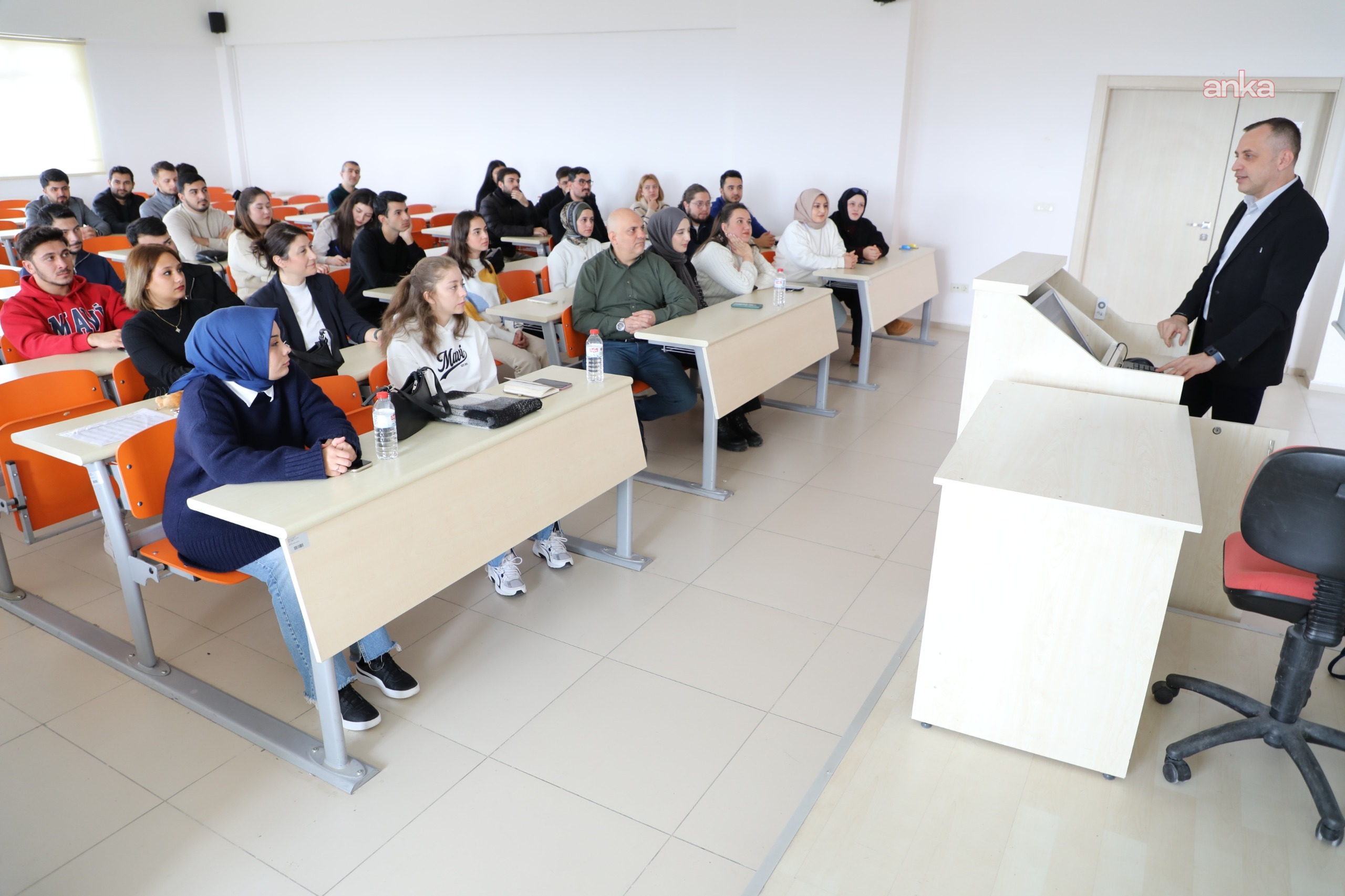 Sanayi ve Teknoloji Bakanlığı ile YÖK arasında iş birliği: Sektör uzmanları 3 yılda 57 ilde 22 bin öğrenciyi iş hayatına hazırladı