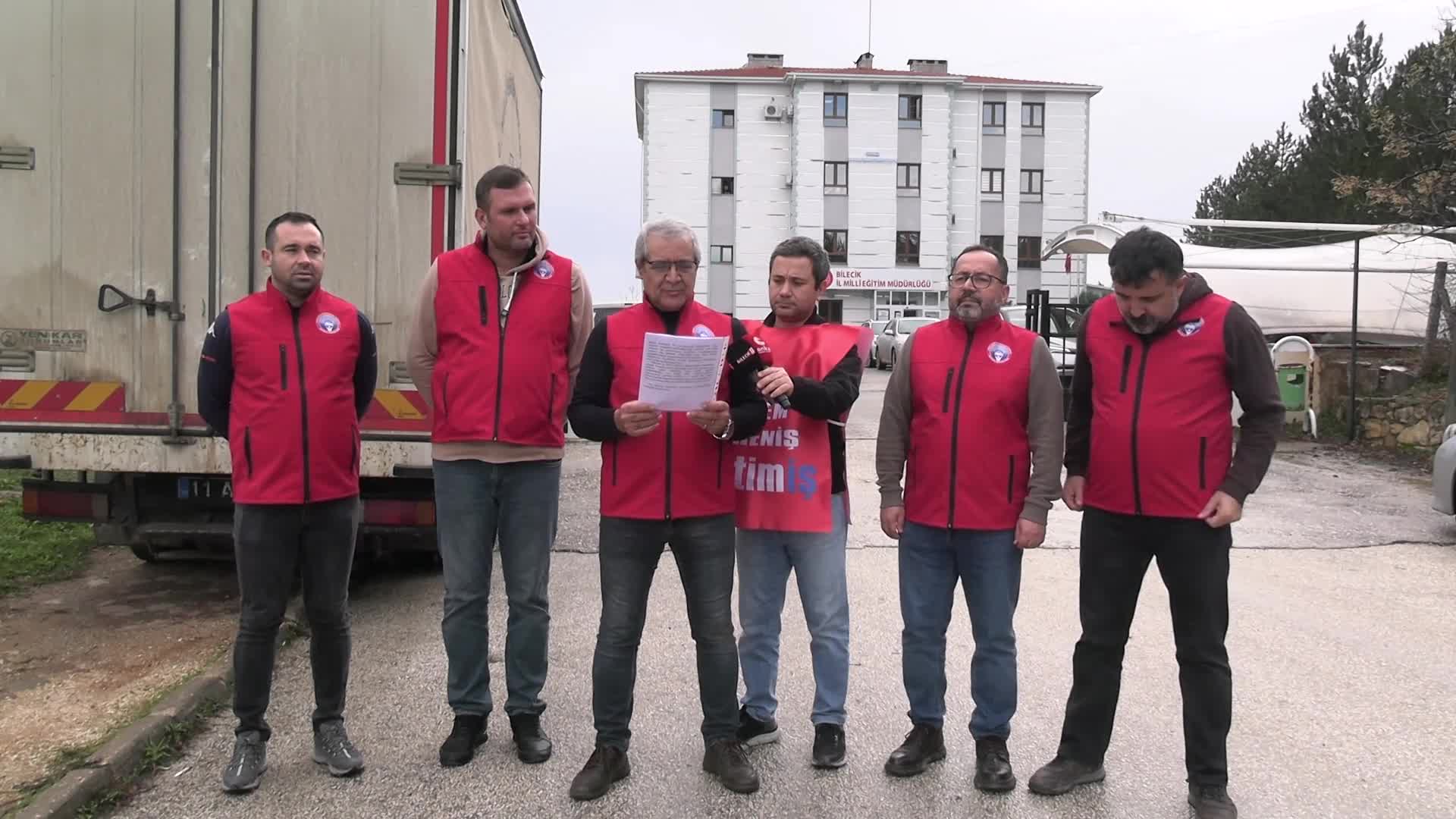 Eğitim-İş üyeleri, Bilecik'te promosyon ihalesini protesto etti: İhale iptal edilmeli, şeffaf şekilde yeniden başlatılmalıdır