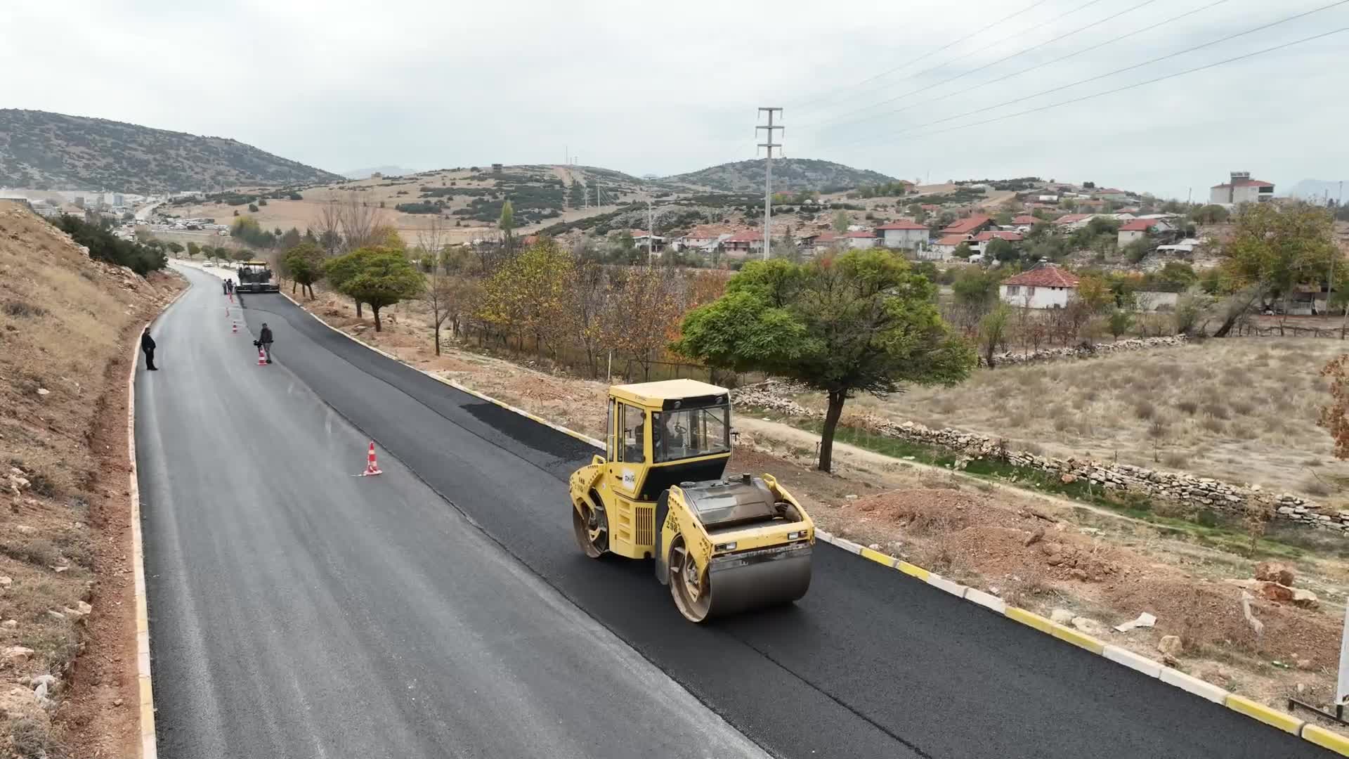 Antalya Büyükşehir Belediyesi'nden kırsal mahalle yollarına 759 milyar 505 milyon TL yatırım
