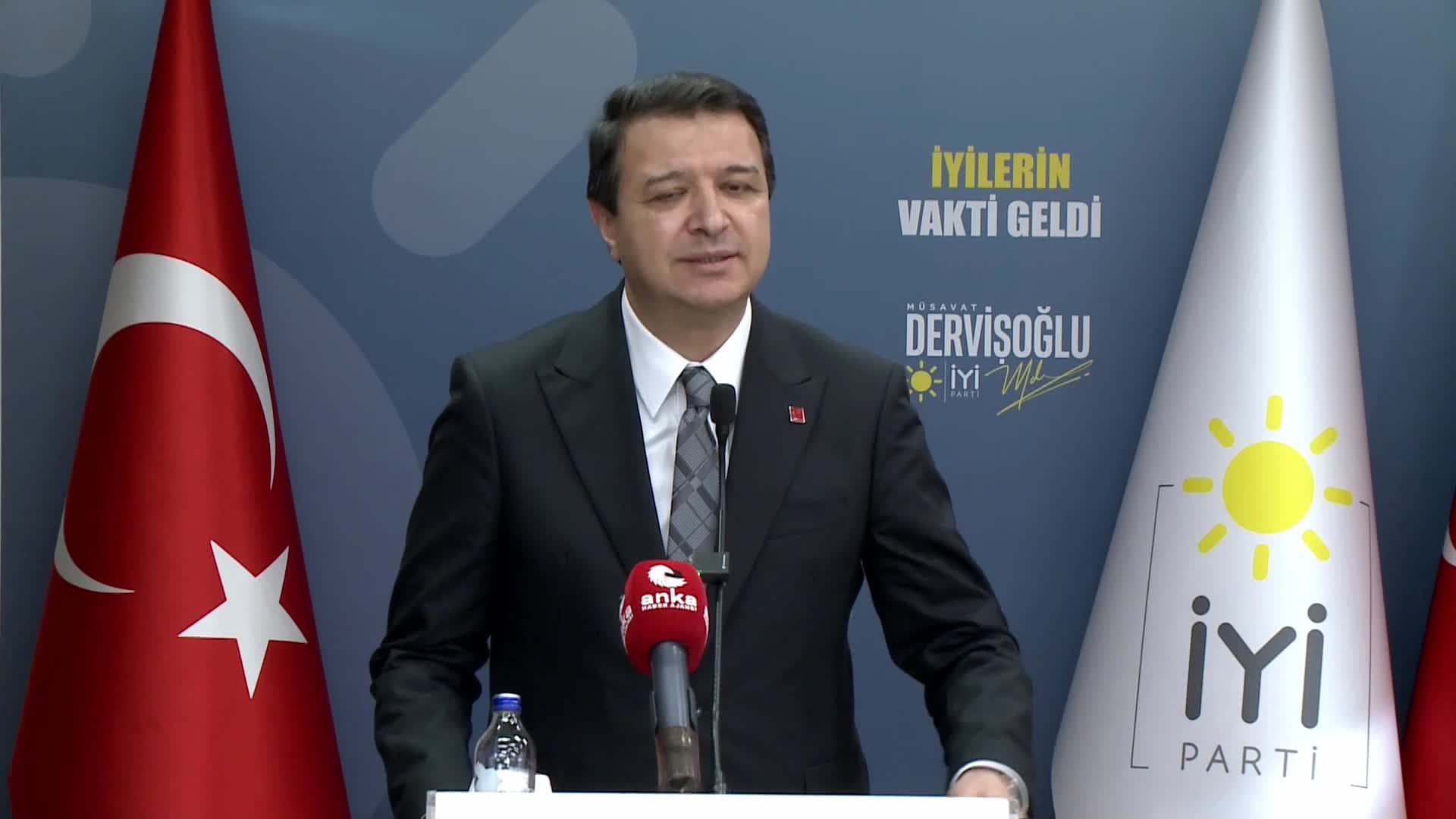Mahmut Arıkan, Müsavat Dervişoğlu'nu ziyaret etti... Arıkan: Bölge ateş çemberi haline geldi, bu sıkıntıların çözümü bölge ülkelerinin bir araya gelmesinden geçiyor