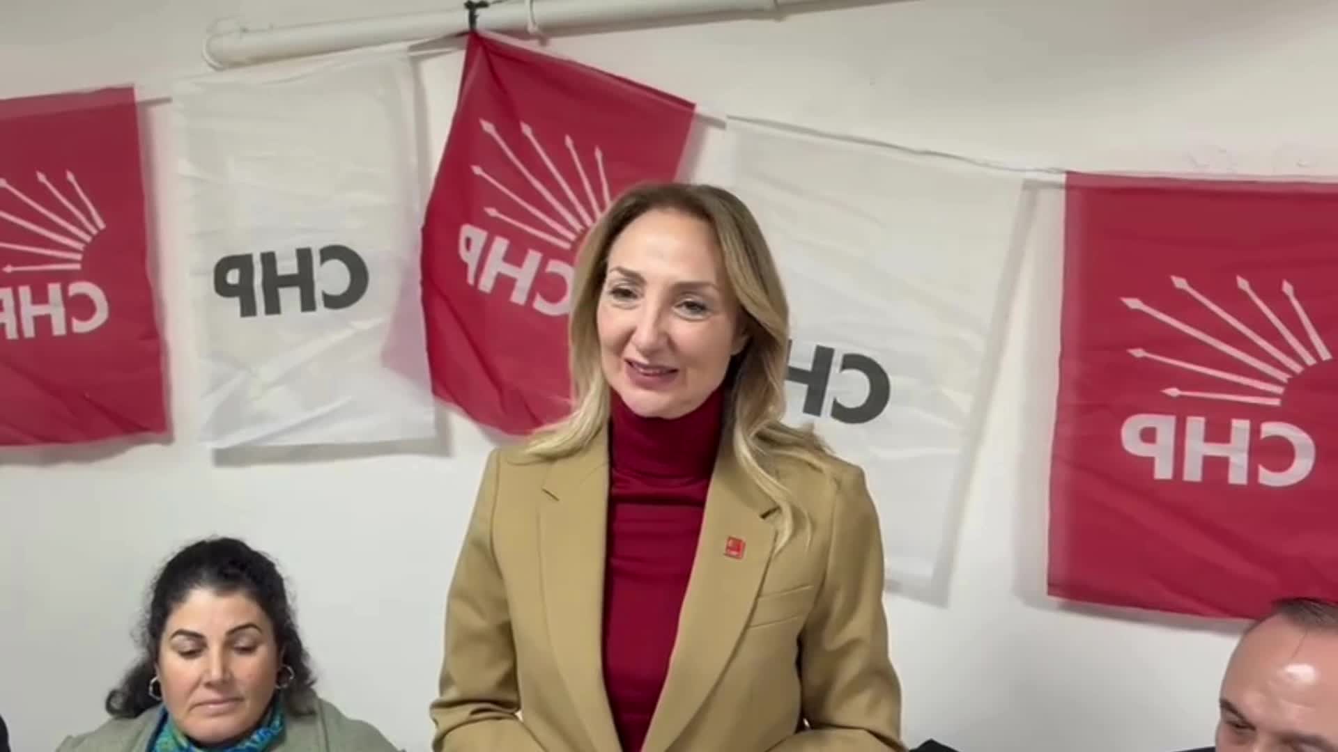 CHP'li Nazlıaka'dan Gaziantep'te depremzedelere ziyaret: Deprem bölgesinde hayat normale dönmüş gibi gösteriliyor