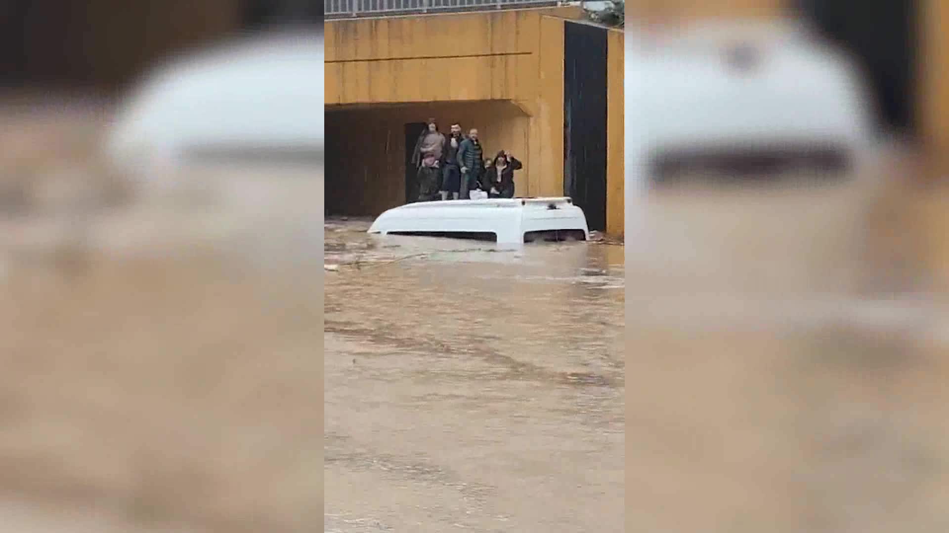 Yüreğir Belediyesi, kentte etkili olan yoğun yağışlar nedeniyle kriz masası kurdu