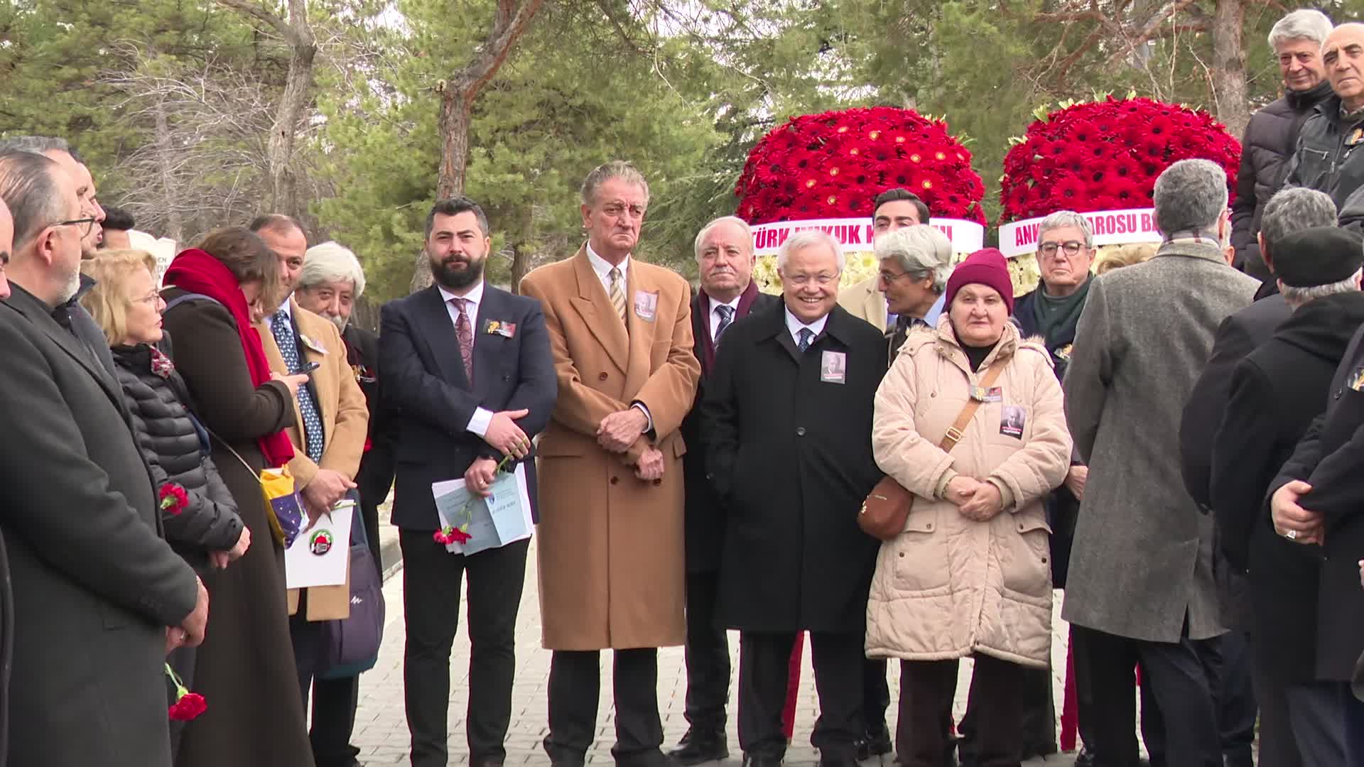 Prof.Dr. Muammer Aksoy katledilişinin 36'ncı yılında mezarı başında anıldı... ADD Başkanı Bozkurt: "Bu ülkeden Atatürk'ü ve laikliği çıkardığınız zaman elinizde kalacak olan Afganistan'dır"