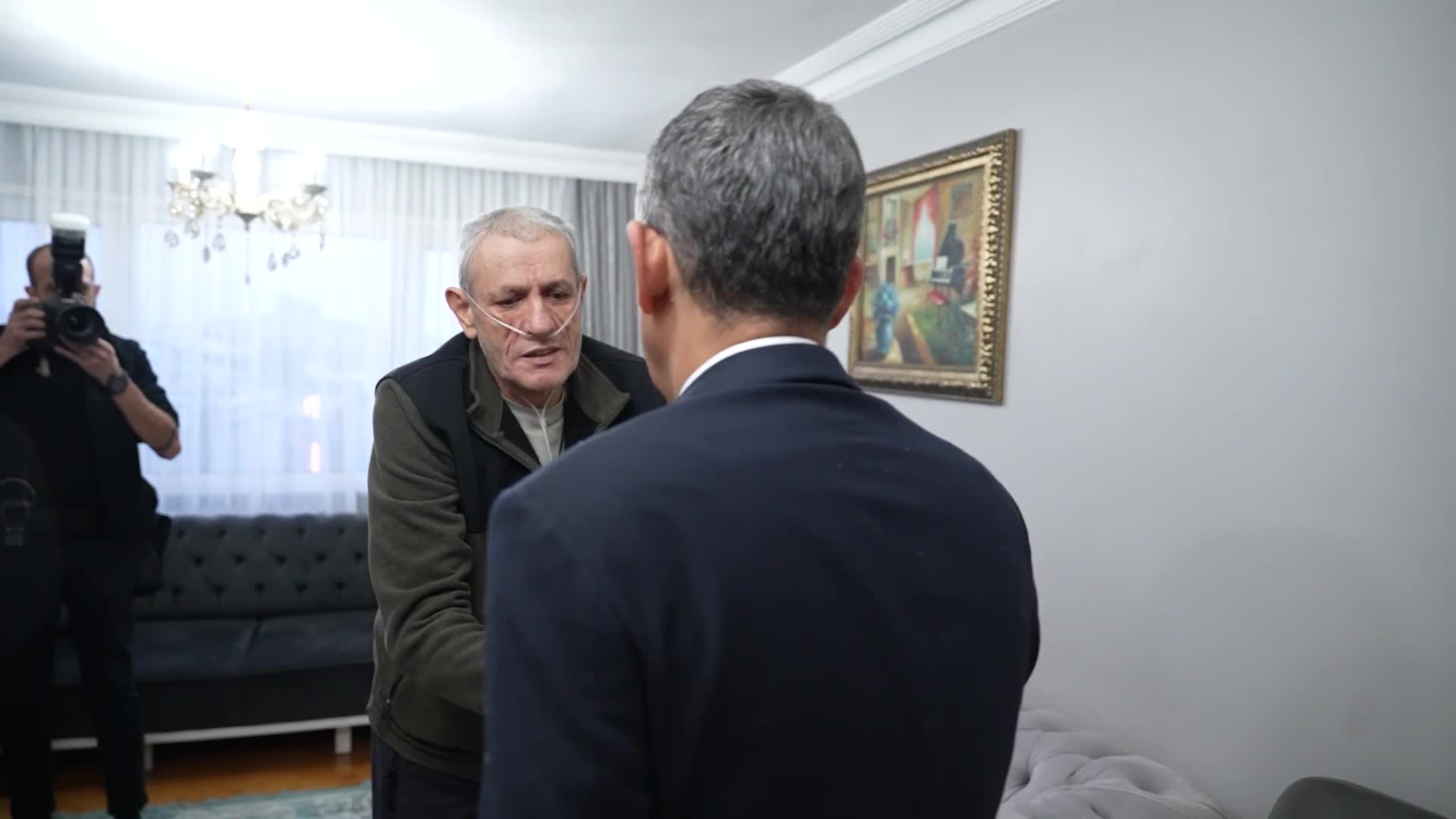 Özgür Özel, Atlas Çağlayan’ın ailesine taziye ziyaretinde bulundu