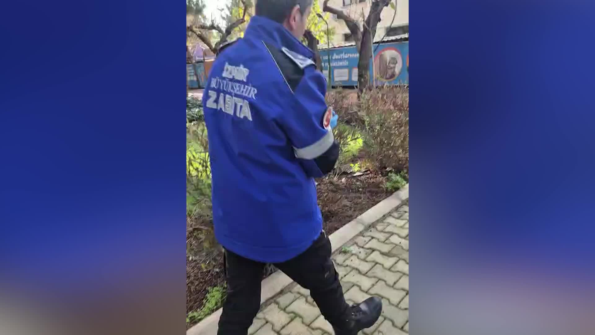Sağanak yağışta Büyükşehir ekiplerinden yürek ısıtan görüntüler
