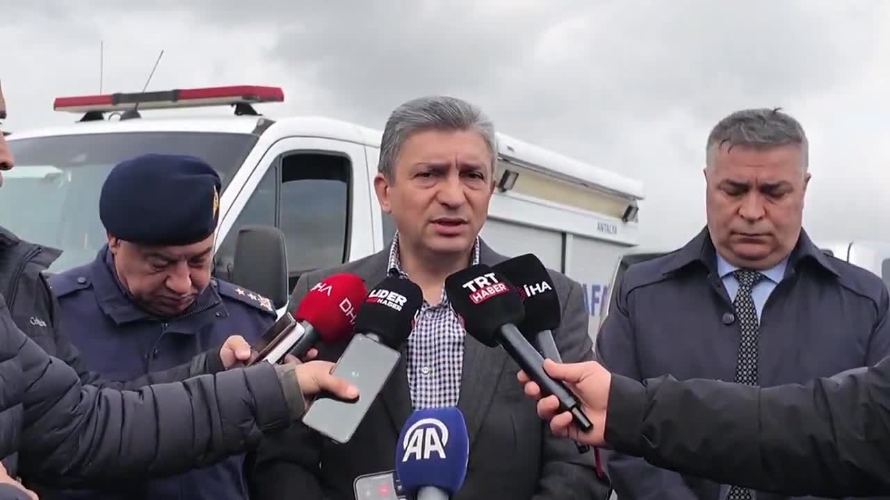 Antalya'da yolcu otobüsü devrildi: 8 ölü 26 yaralı