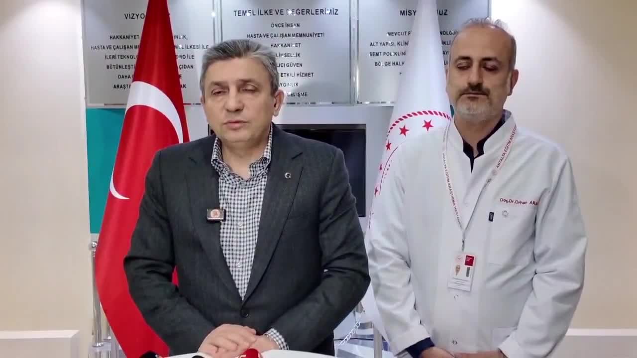 Antalya Valisi Hulusi Şahin, yolcu otobüsü kazasında hayatını kaybedenlerin sayısının 9'a yükseldiğini açıkladı