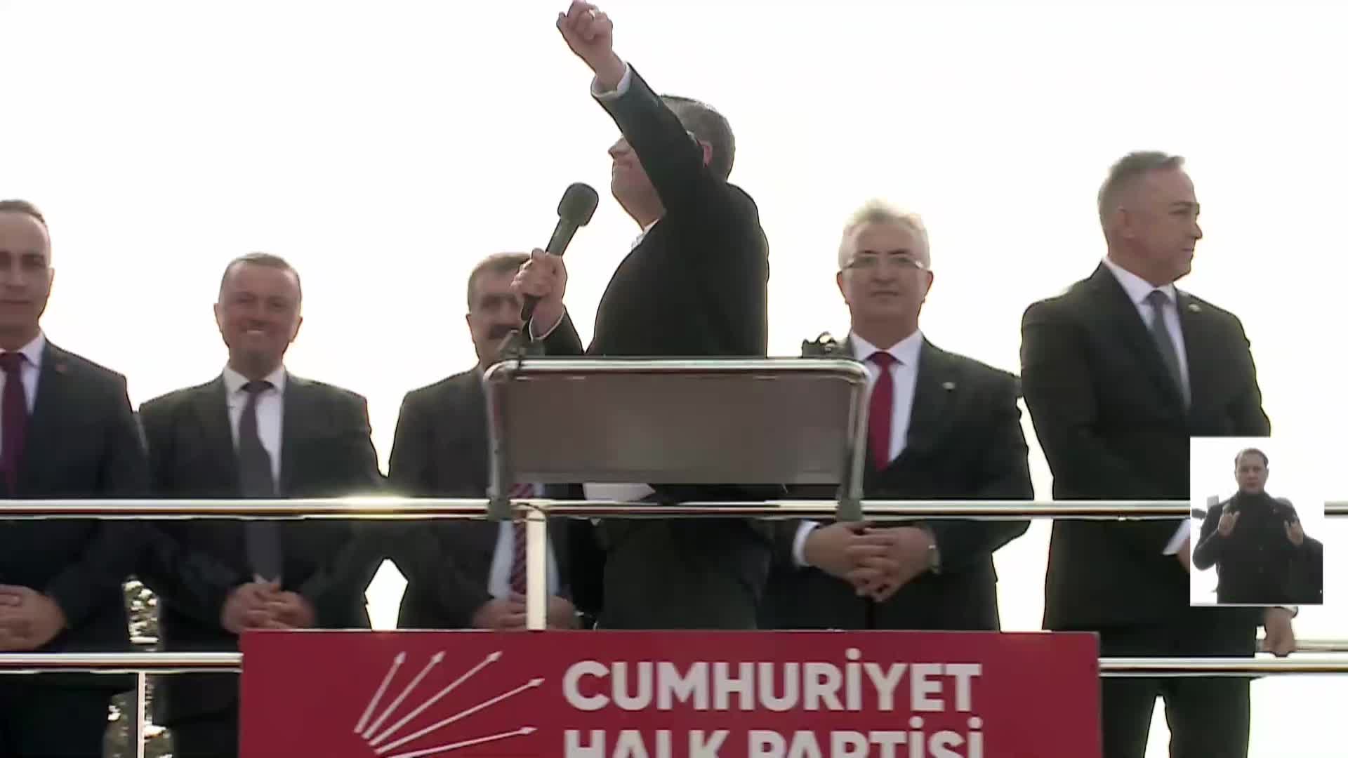 CHP’nin "Millet İradesine Sahip Çıkıyor" mitingi Çorum'da… Özgür Özel: "Milletimizi mücadele için sandığa davet ediyorum"
