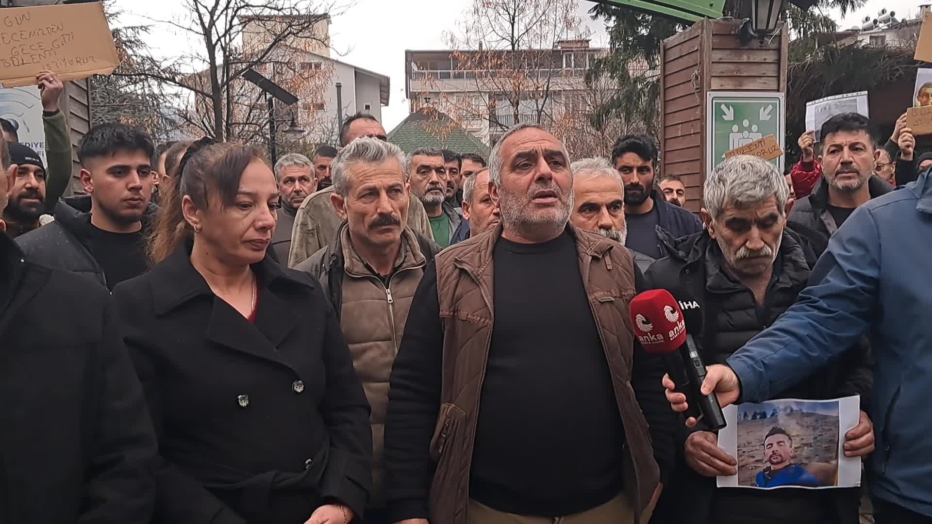 Ardanuç'ta çığ altında kalan Bülent Gezer'in yakınları 32 gündür bekliyor: "Biz mucize istemiyoruz; görev istiyoruz, sorumluluk istiyoruz"