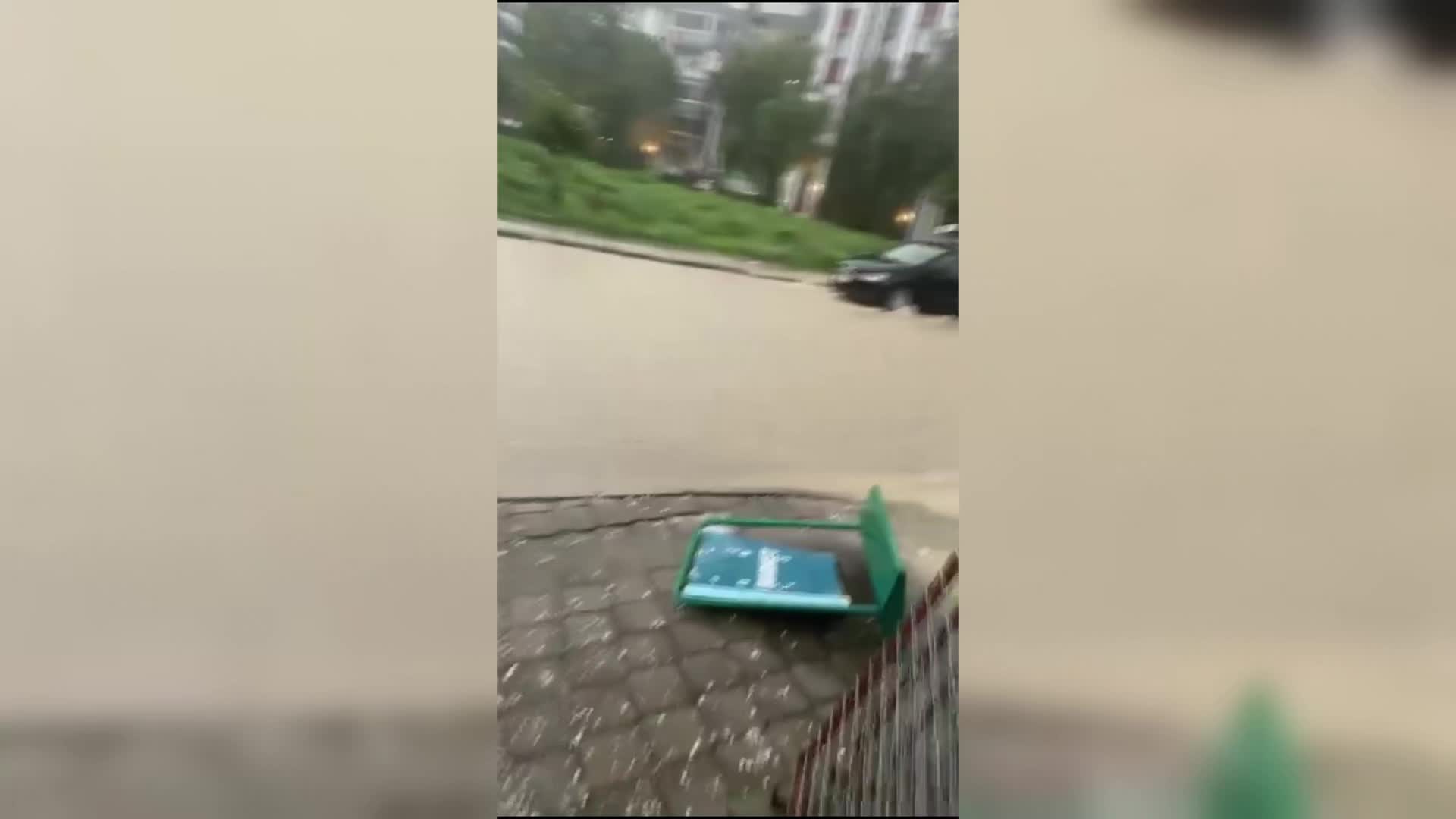 Kuşadası’nı sağanak vurdu… Vatandaşlardan Aydın Büyükşehir Belediyesi’ne "altyapı" tepkisi