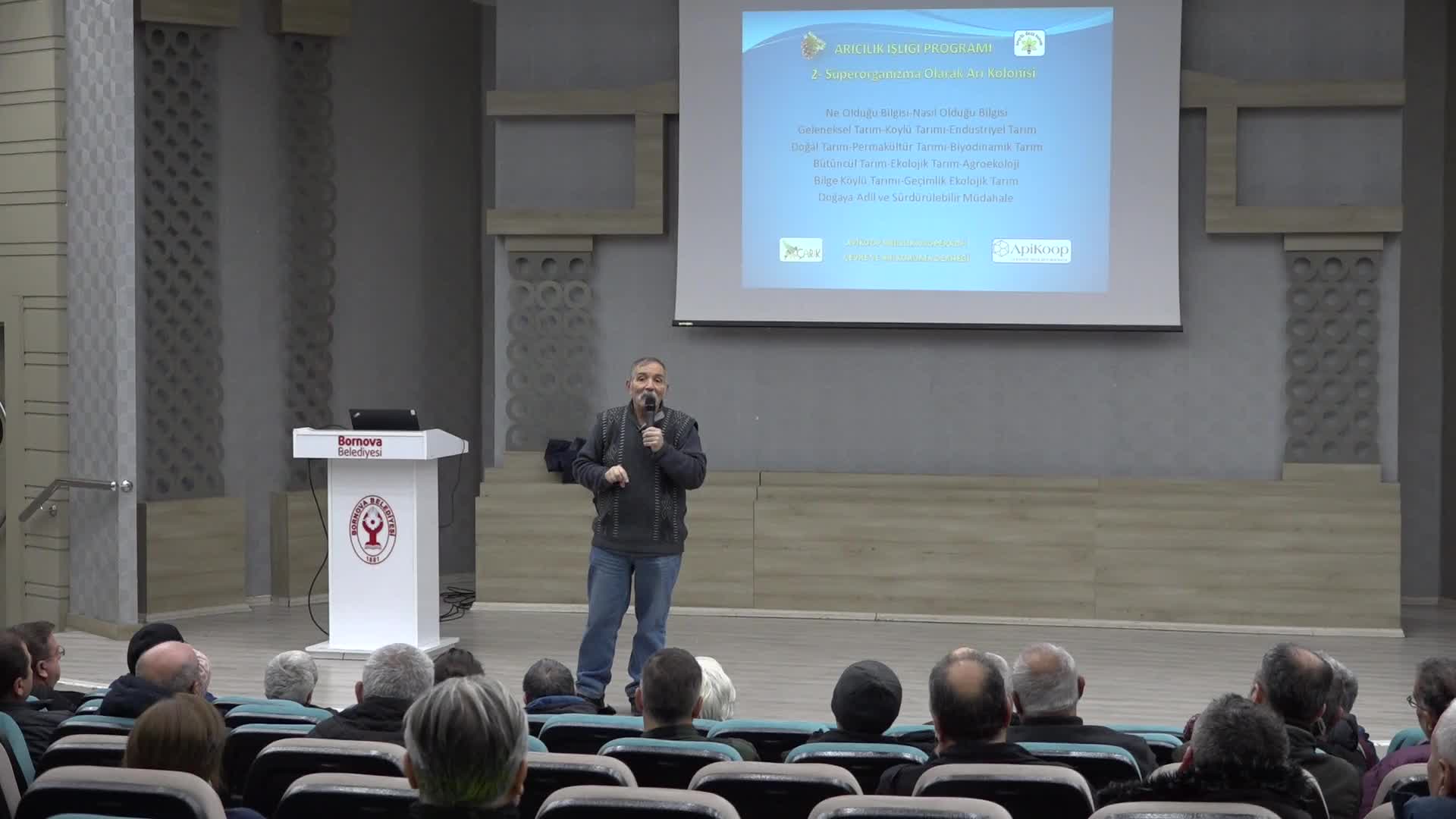 Bornova’da arıcılığa destek sürüyor: 10. Arıcılık Kursu 100 kursiyerle başladı