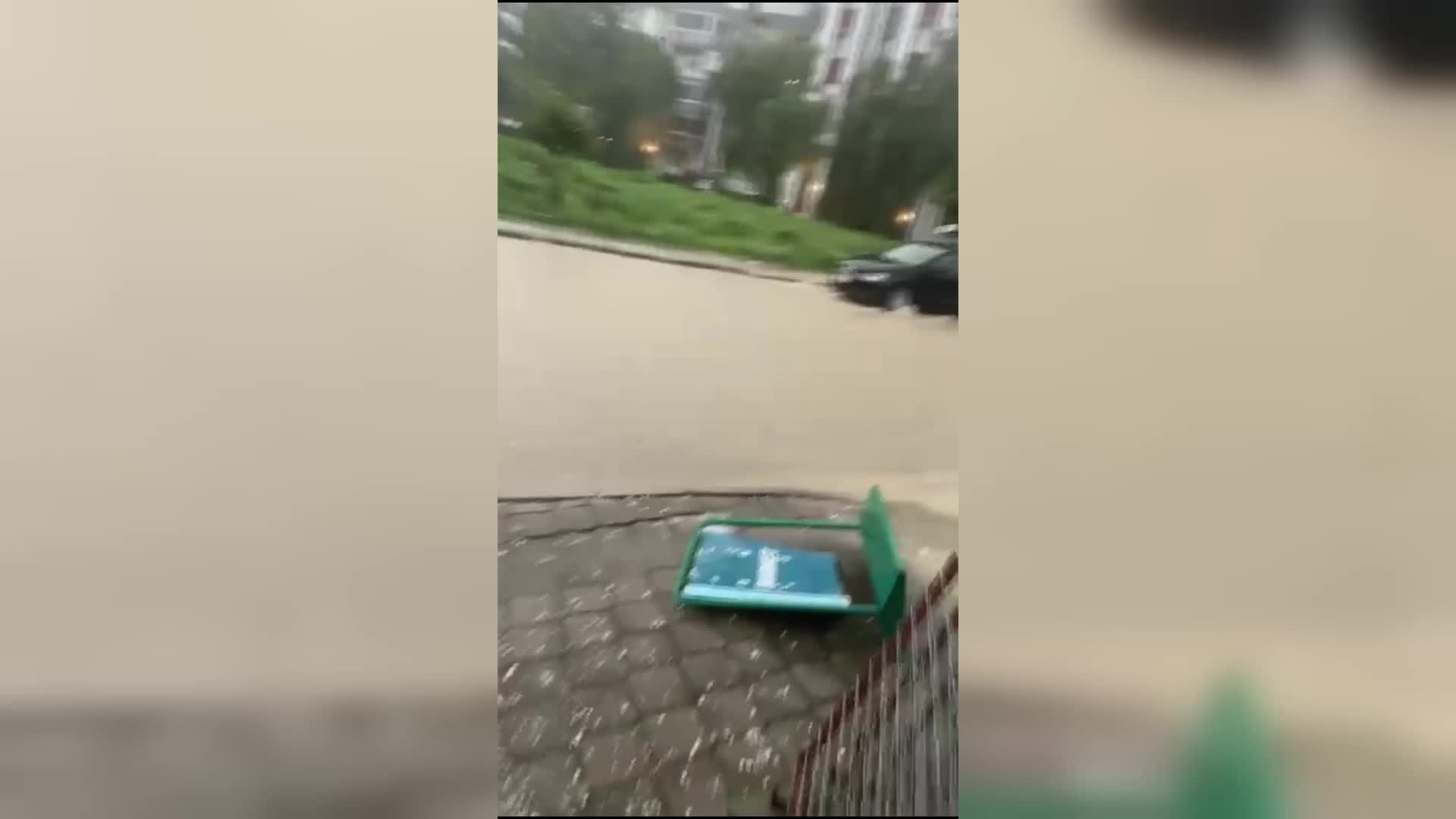 Kuşadası Belediyesi, yoğun yağışa karşı tüm birimleriyle sahadaydı