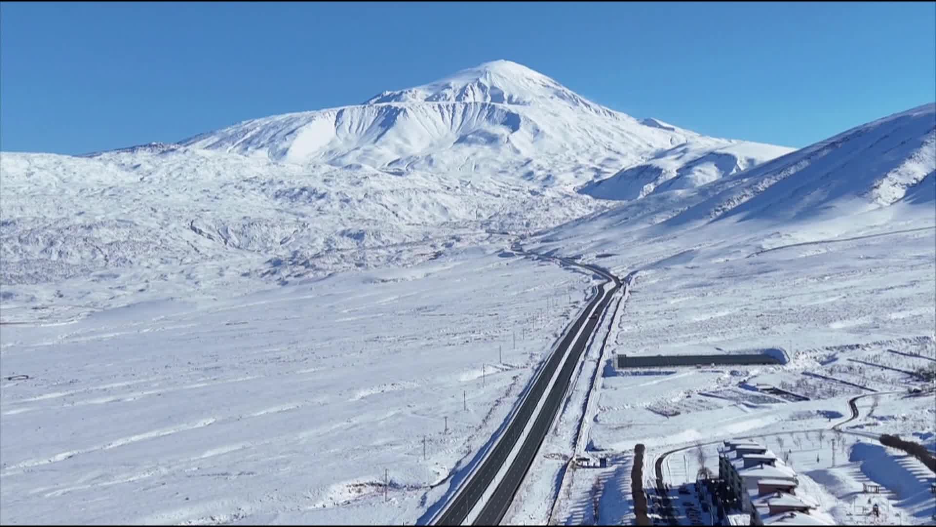 Iğdır’da kar nedeniyle kapanan köy yolları ulaşıma açıldı
