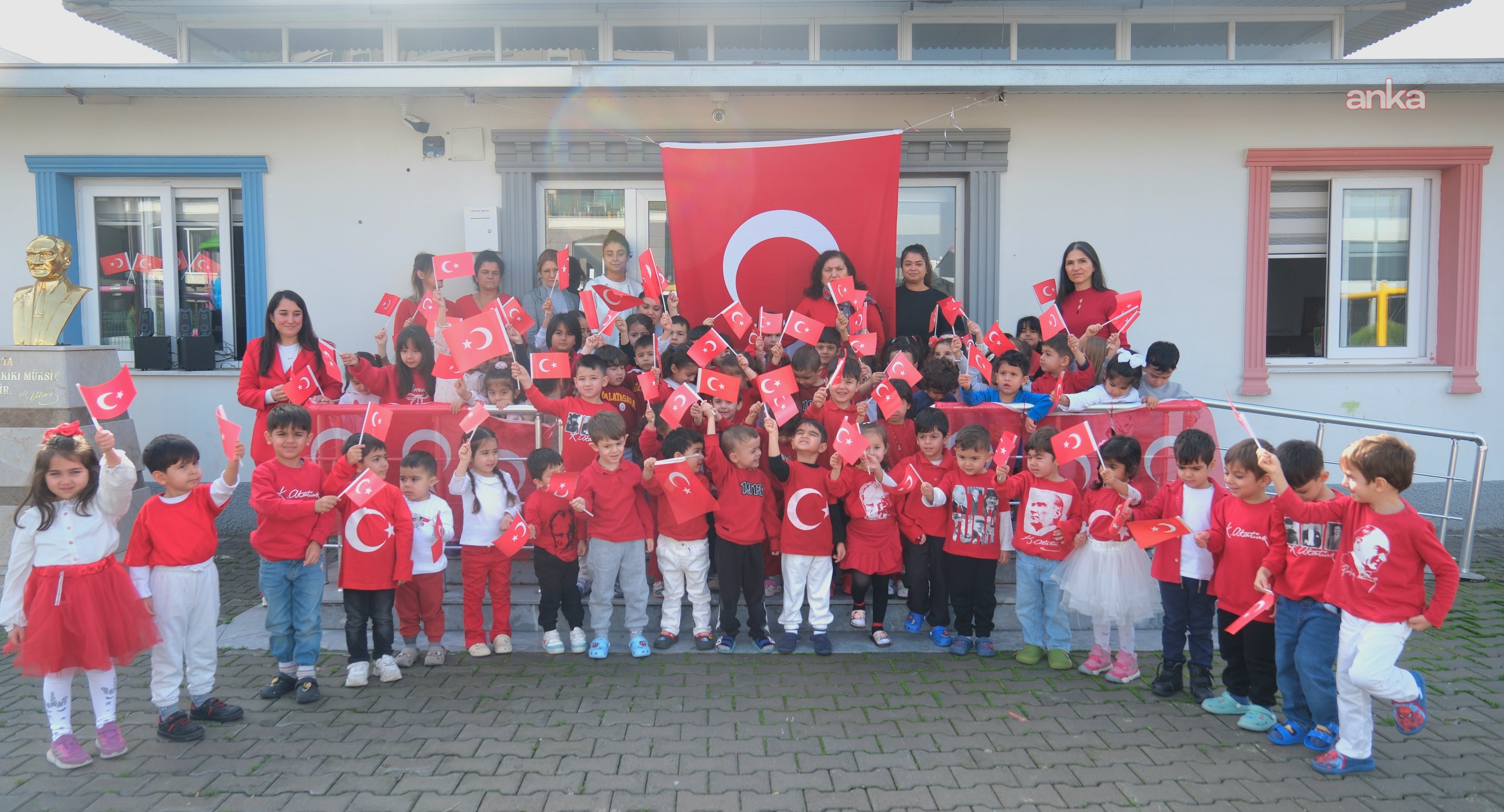 Ceyhan Belediyesi kreşlerinde ikinci dönem “Bayrak Sevgisi” temasıyla başladı